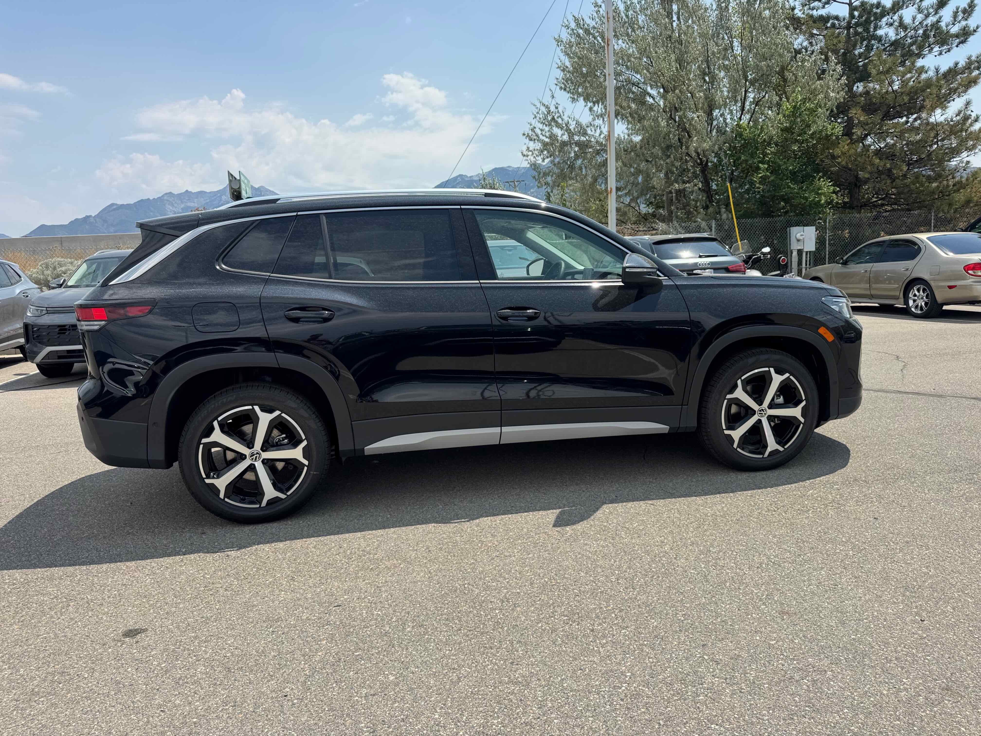 2025 Volkswagen Tiguan SE