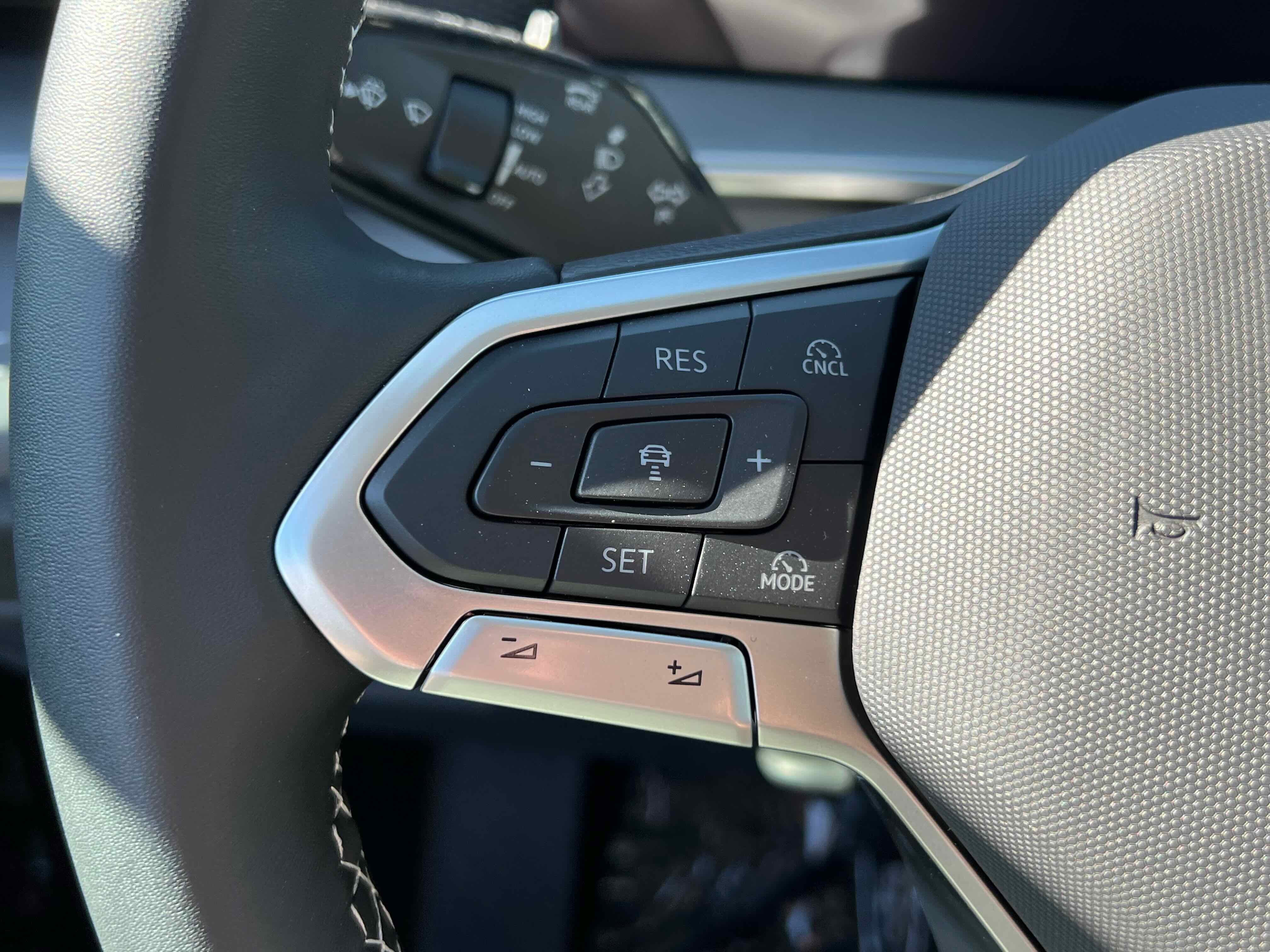 2025 Volkswagen Tiguan SE