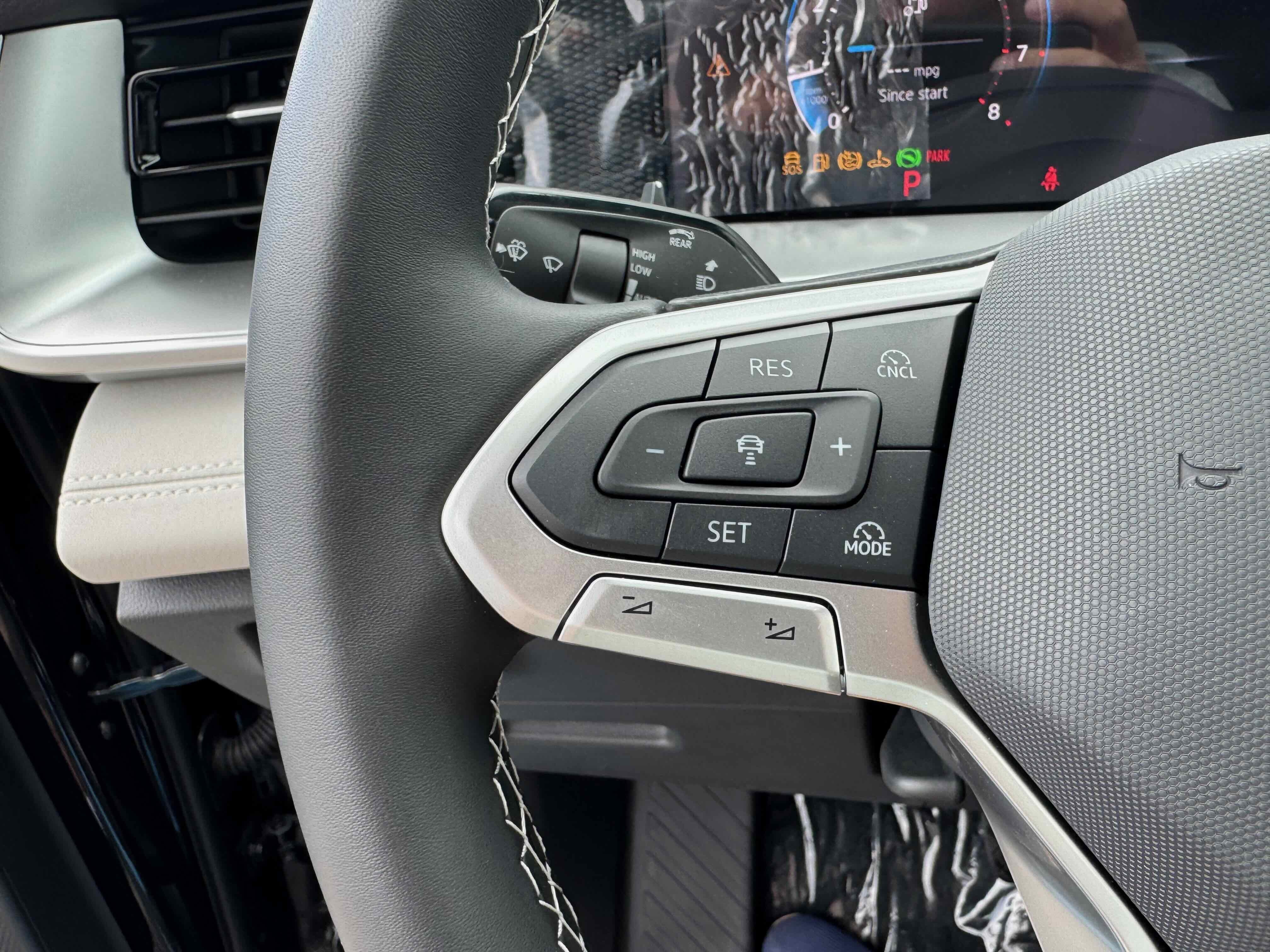 2025 Volkswagen Tiguan SE