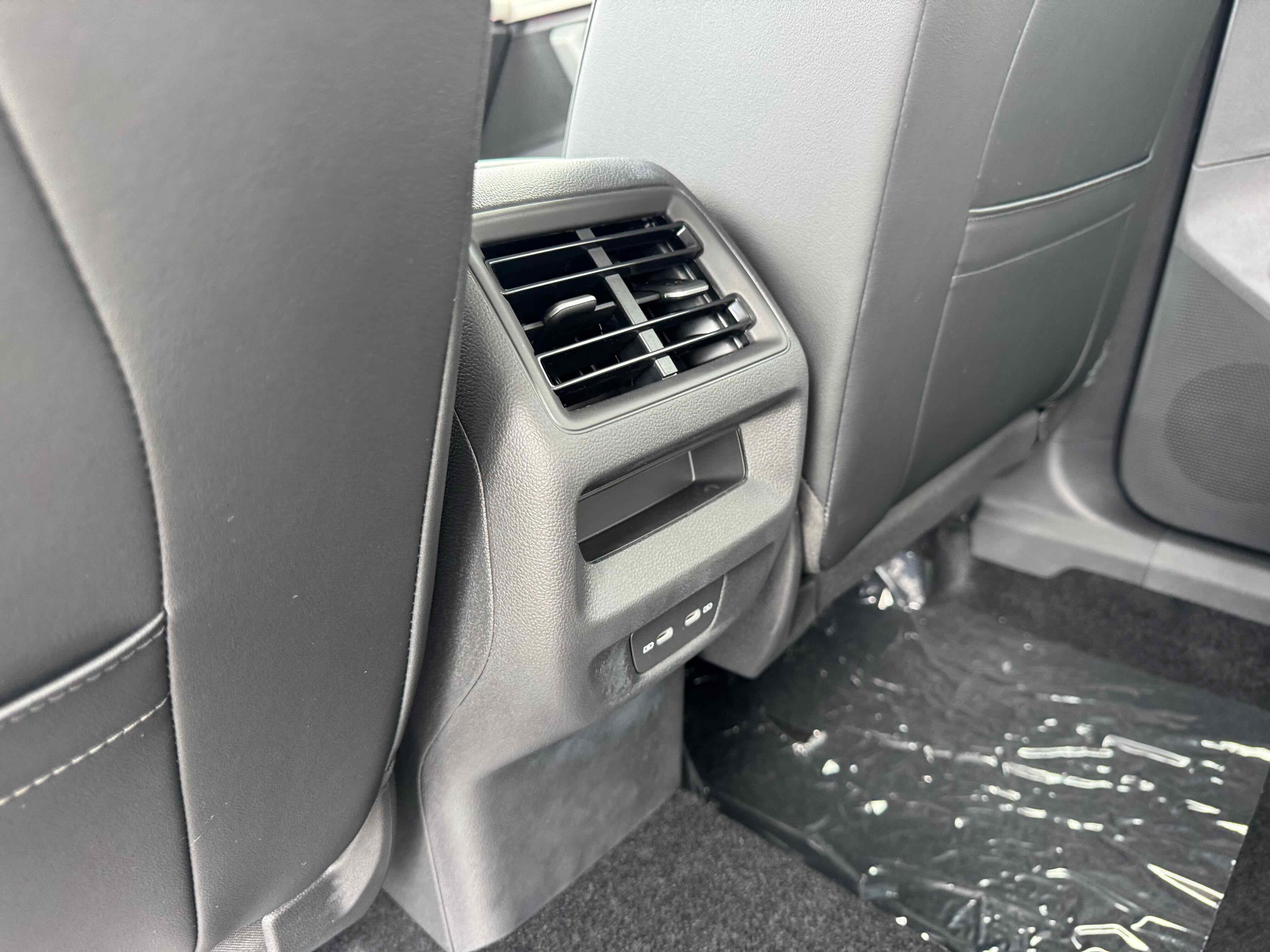 2025 Volkswagen Tiguan SE