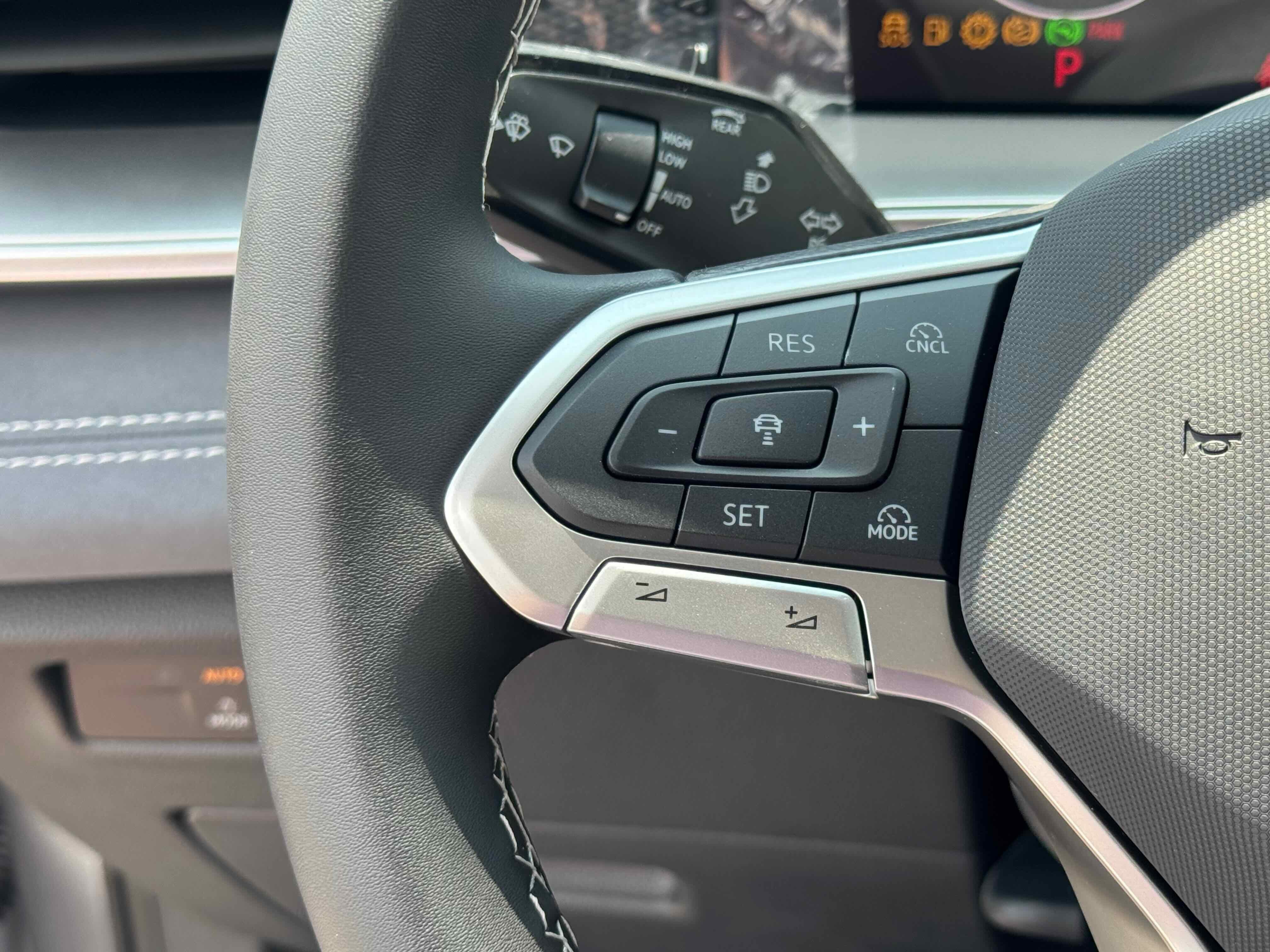 2025 Volkswagen Tiguan SE