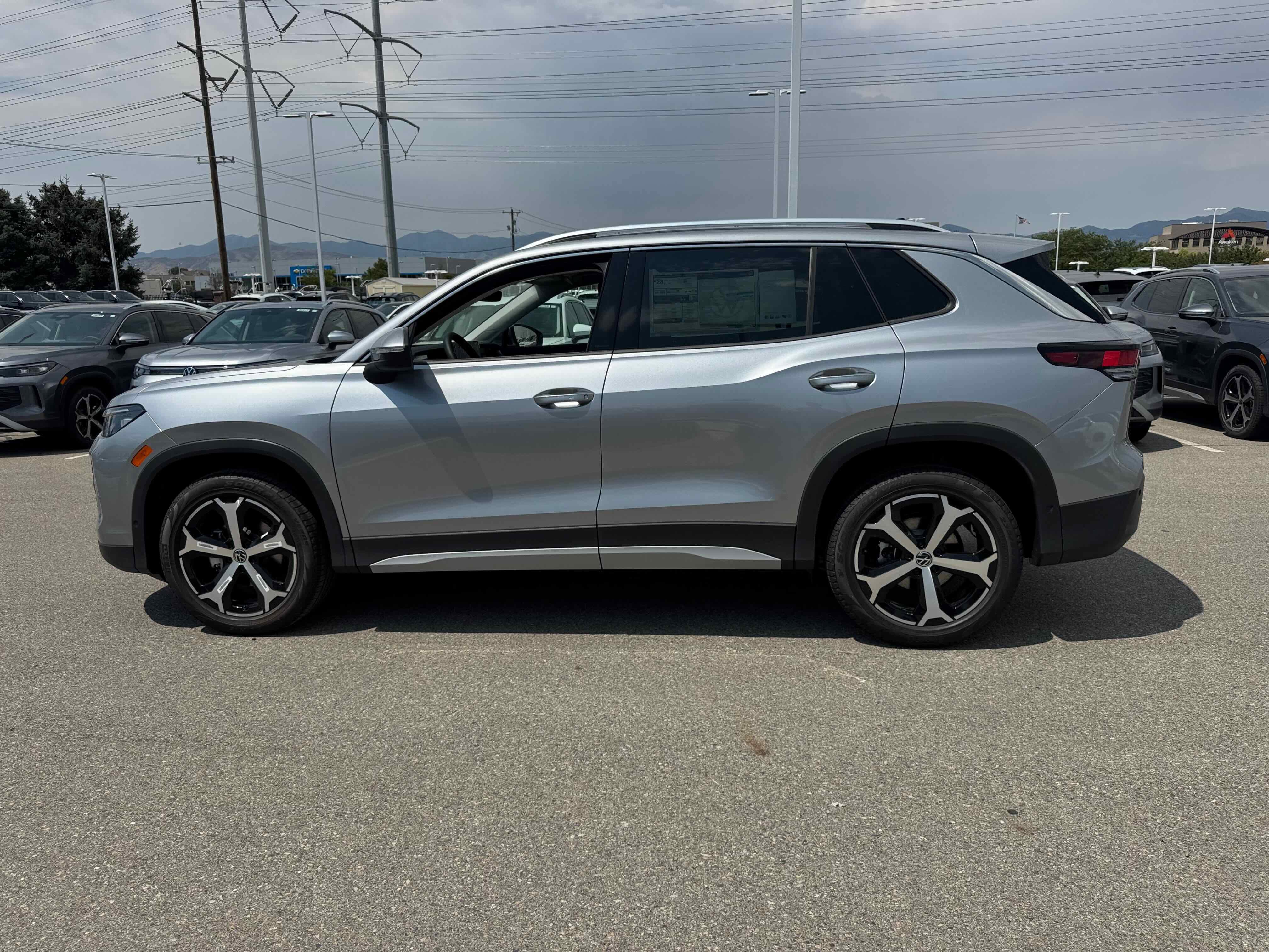 2025 Volkswagen Tiguan SE