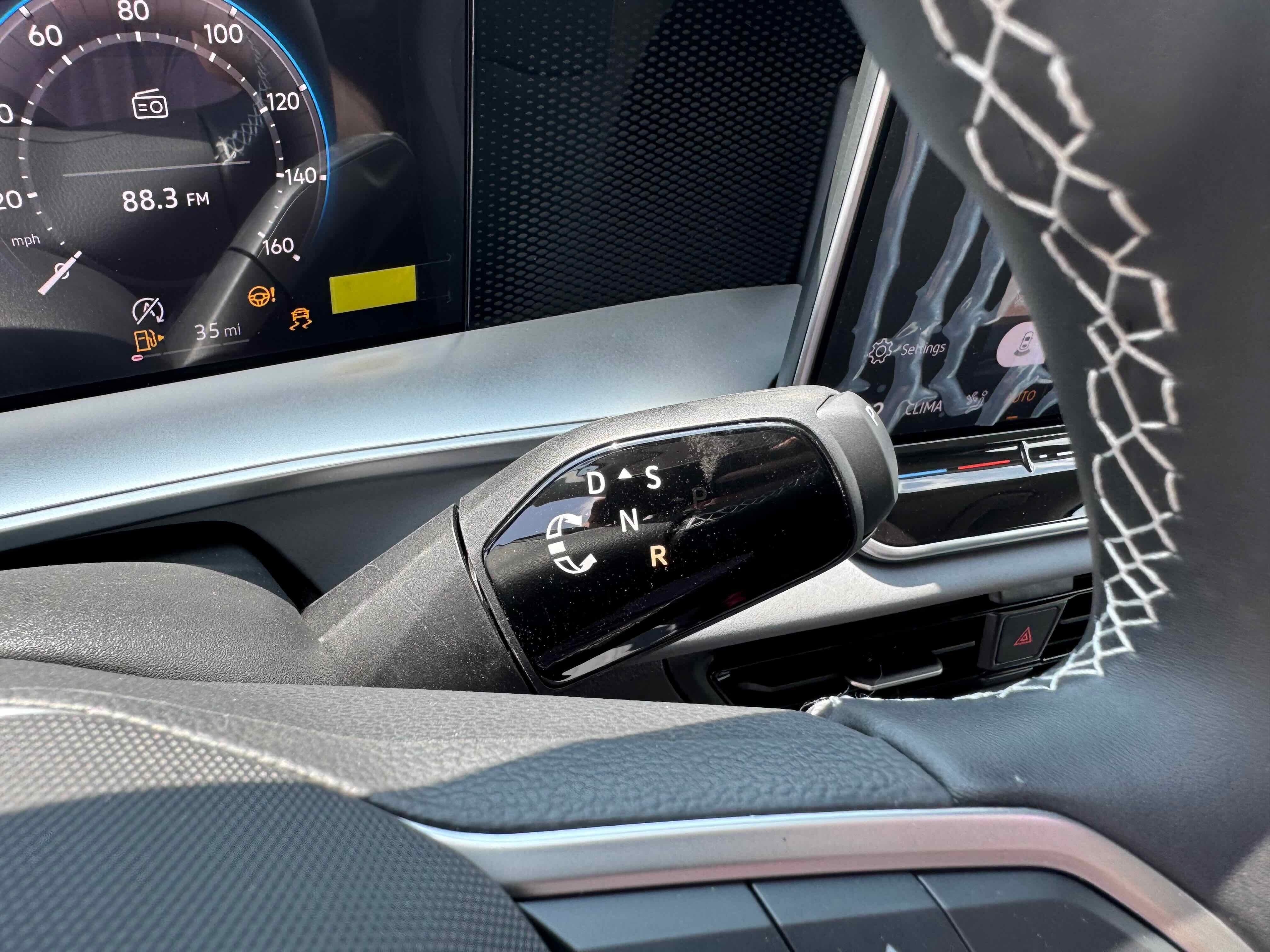 2025 Volkswagen Tiguan SE