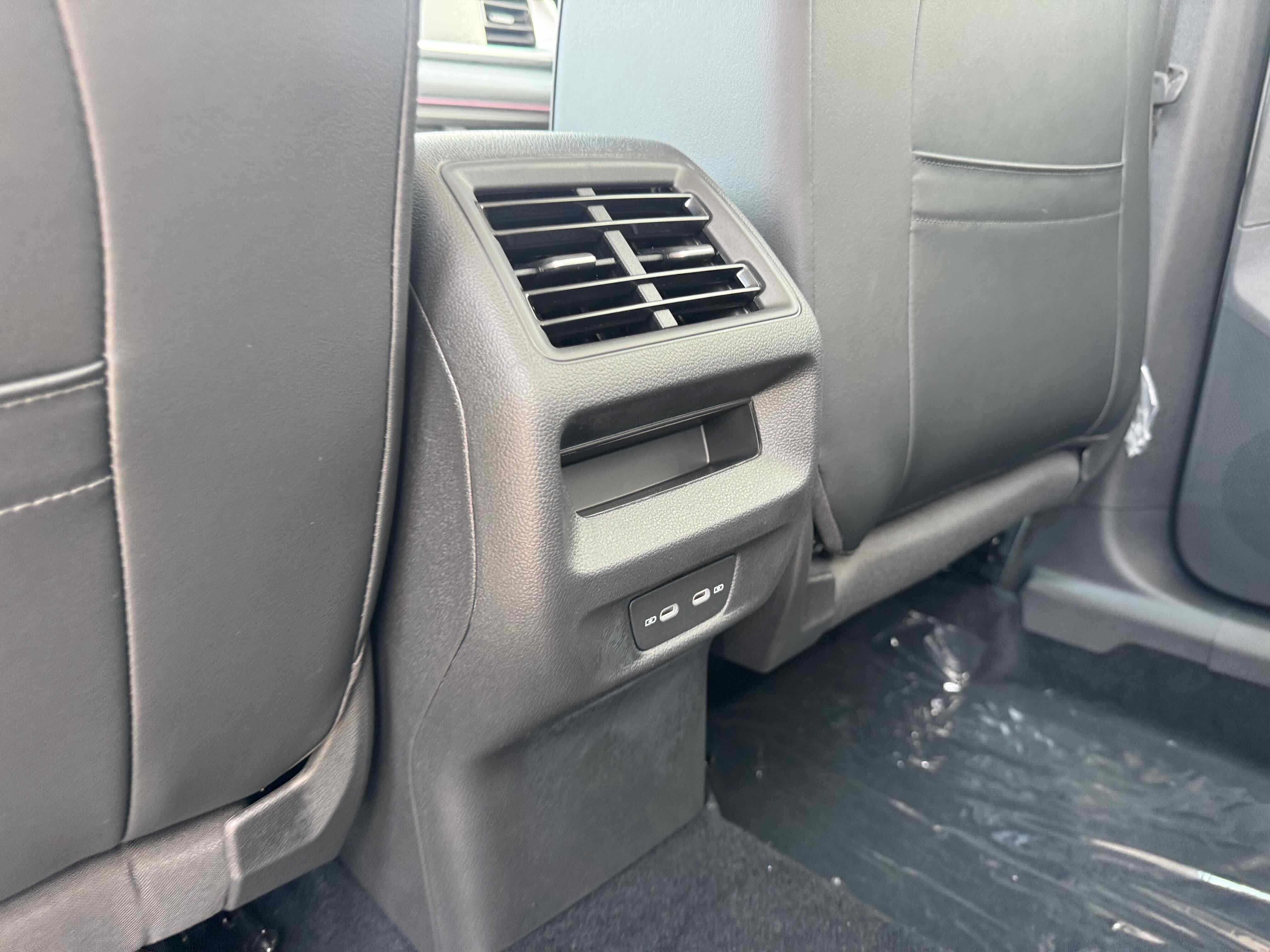 2025 Volkswagen Tiguan SE