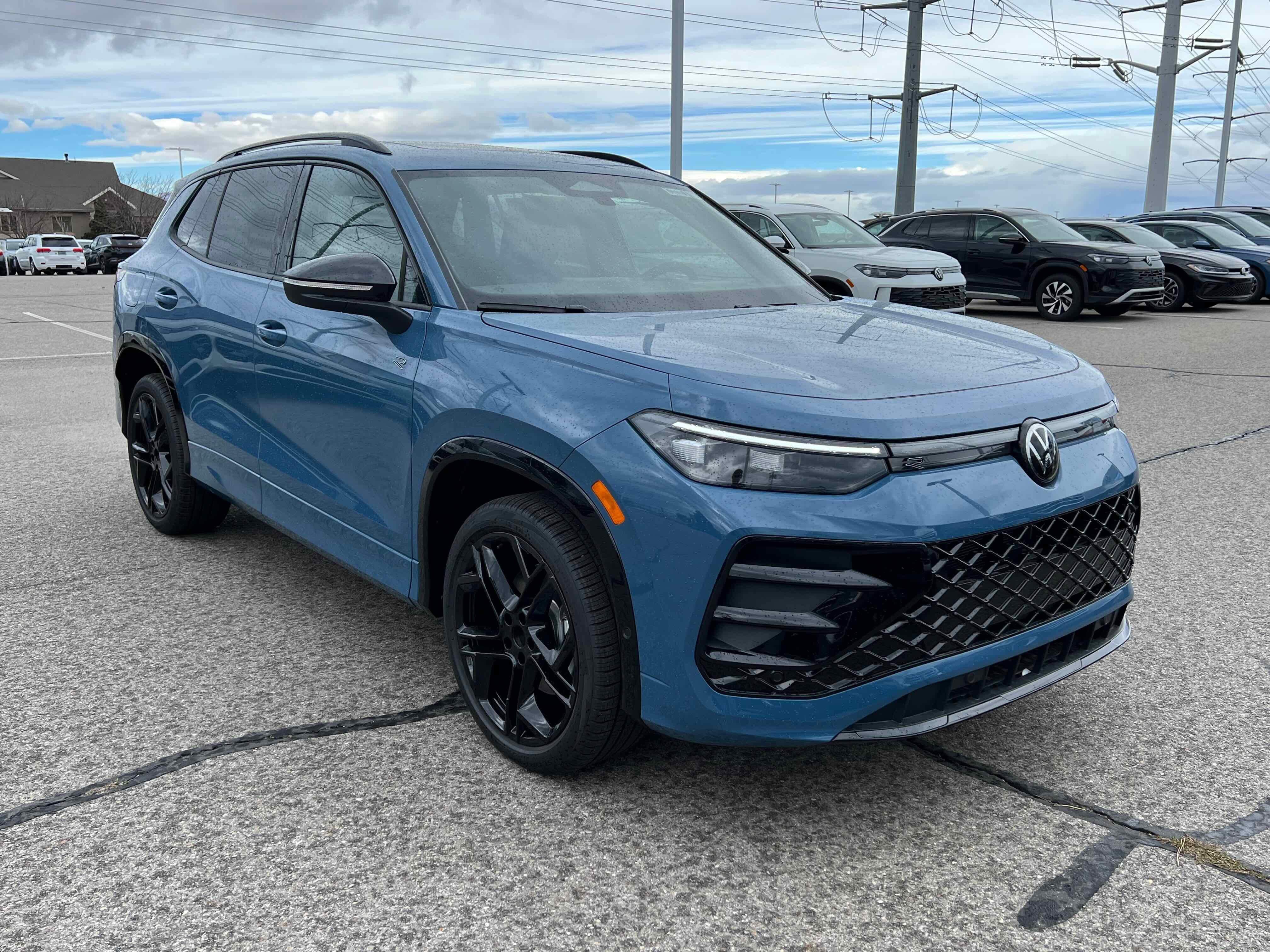 2026 Volkswagen Tiguan SE R-Line Black