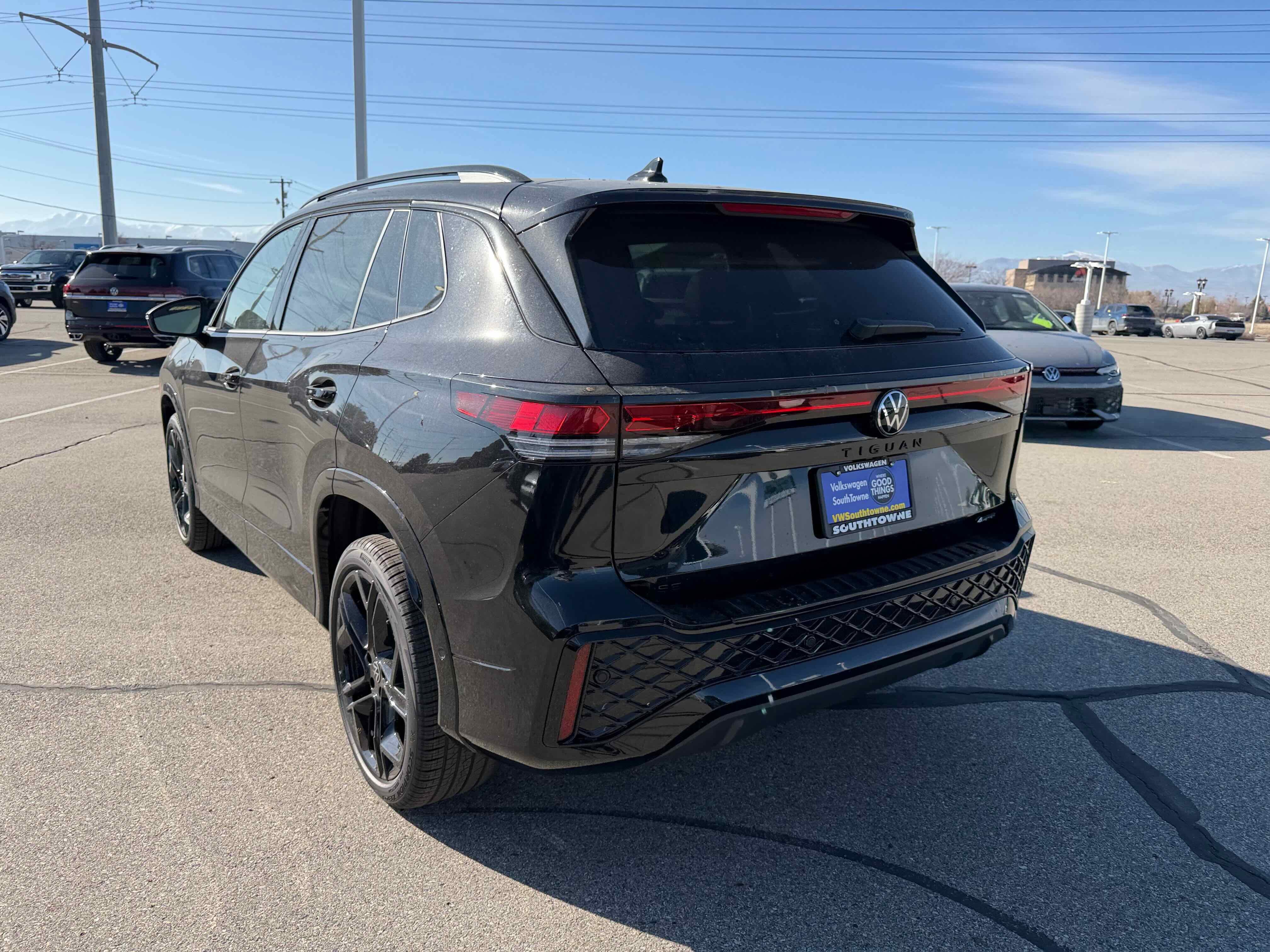 2026 Volkswagen Tiguan SE R-Line Black