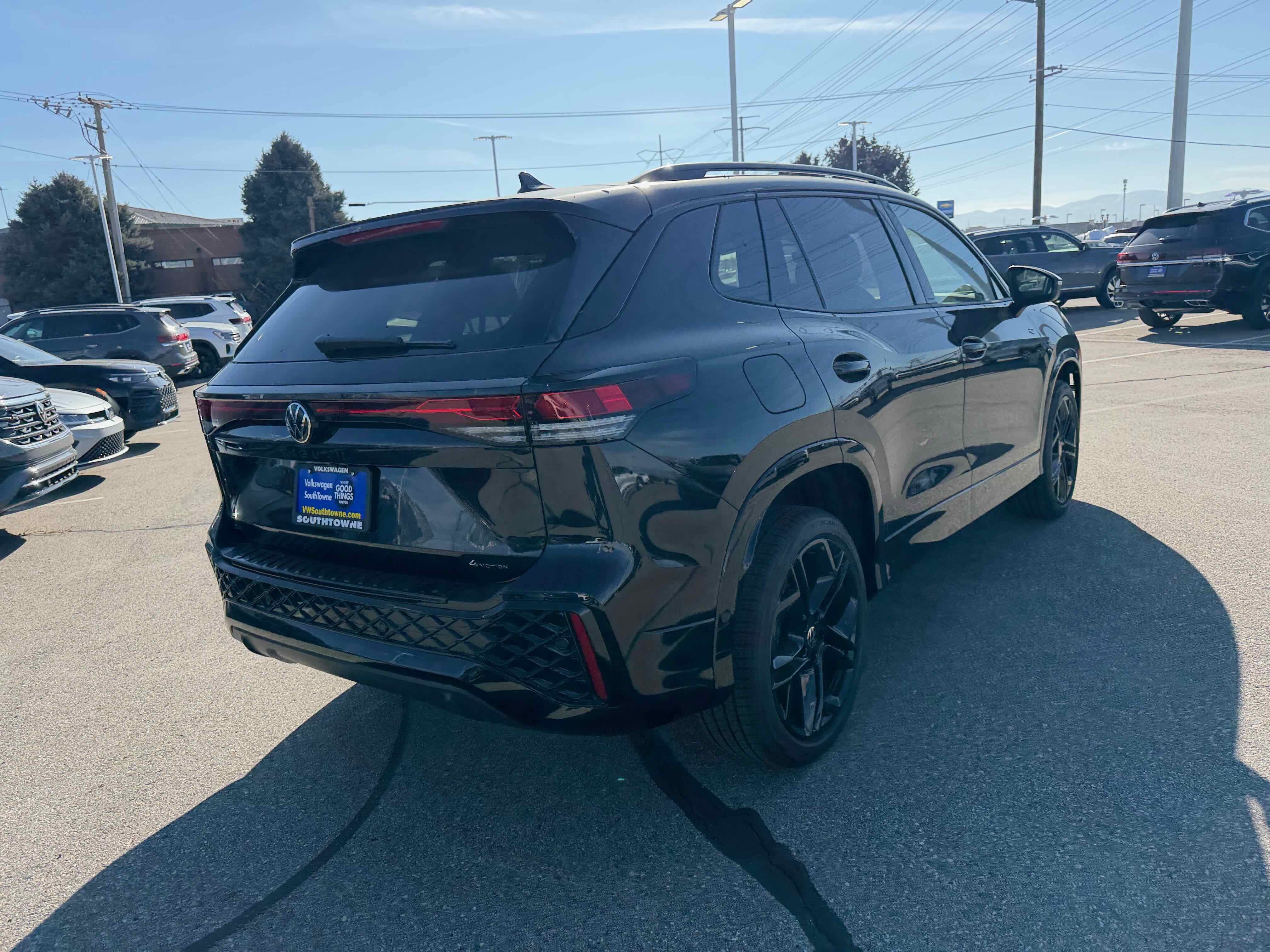 2026 Volkswagen Tiguan SE R-Line Black