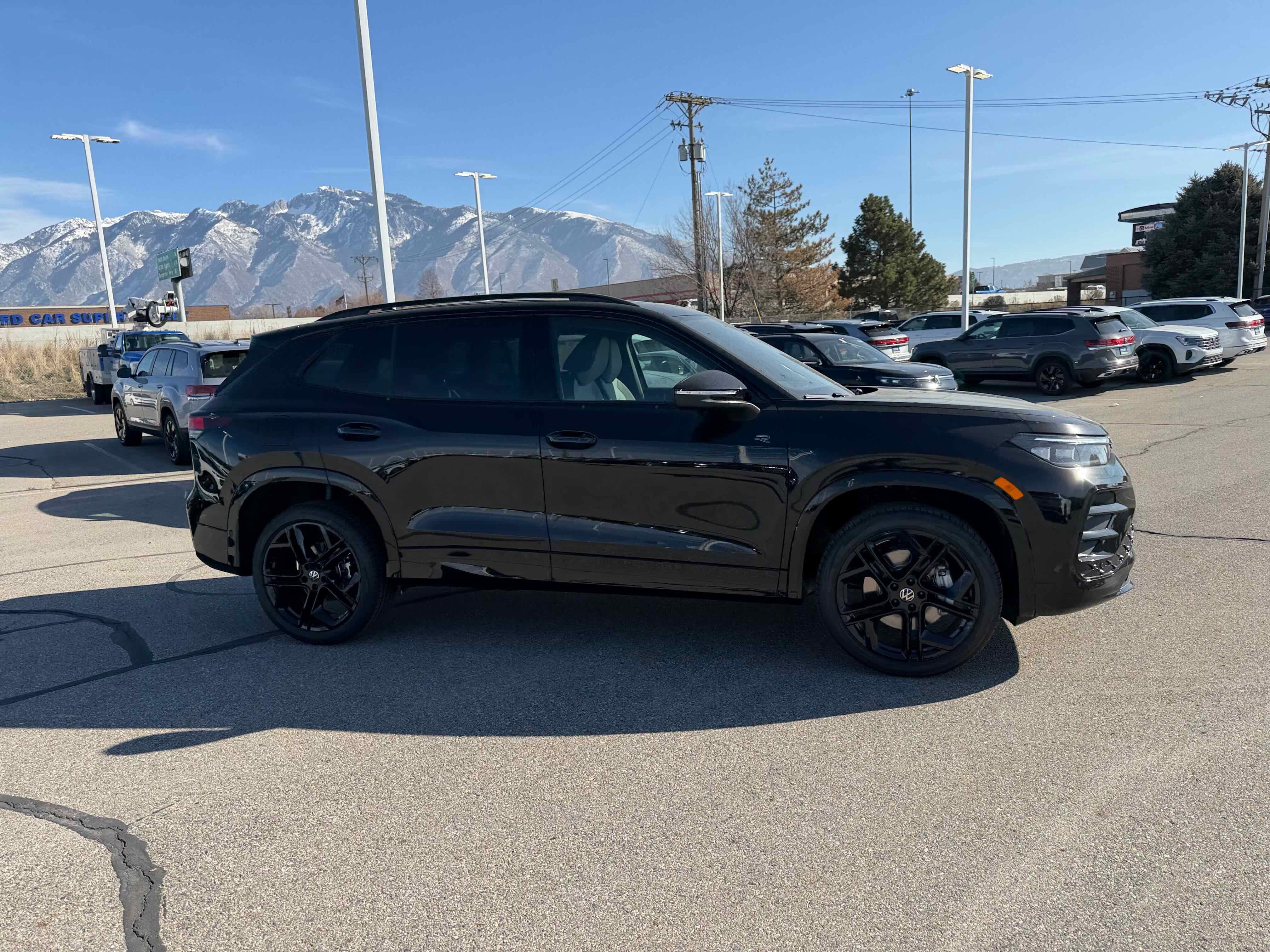 2026 Volkswagen Tiguan SE R-Line Black