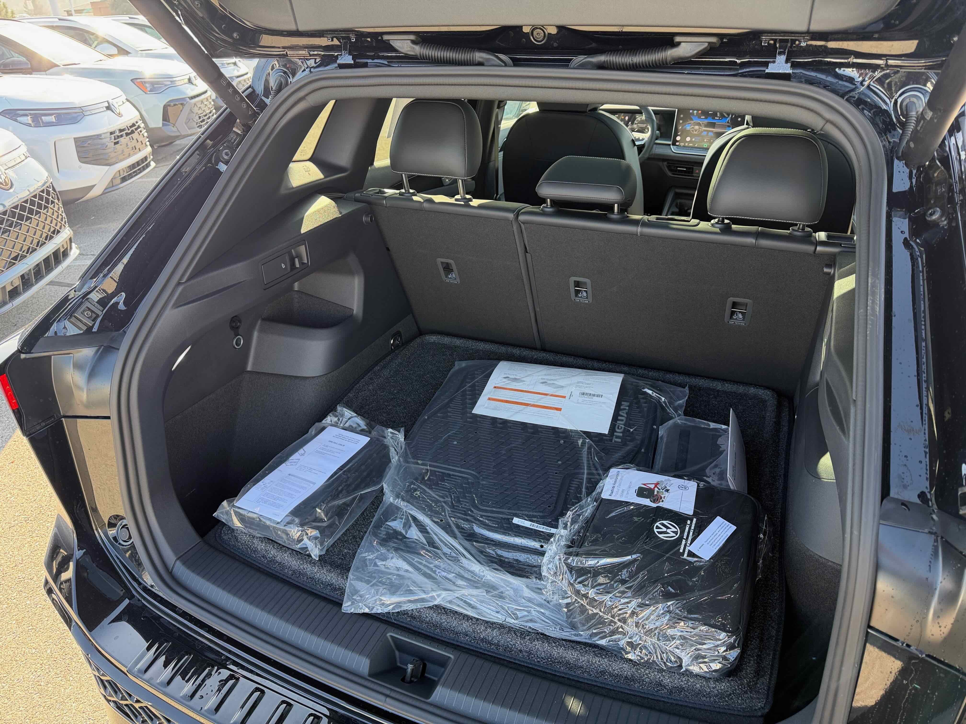 2026 Volkswagen Tiguan SE R-Line Black