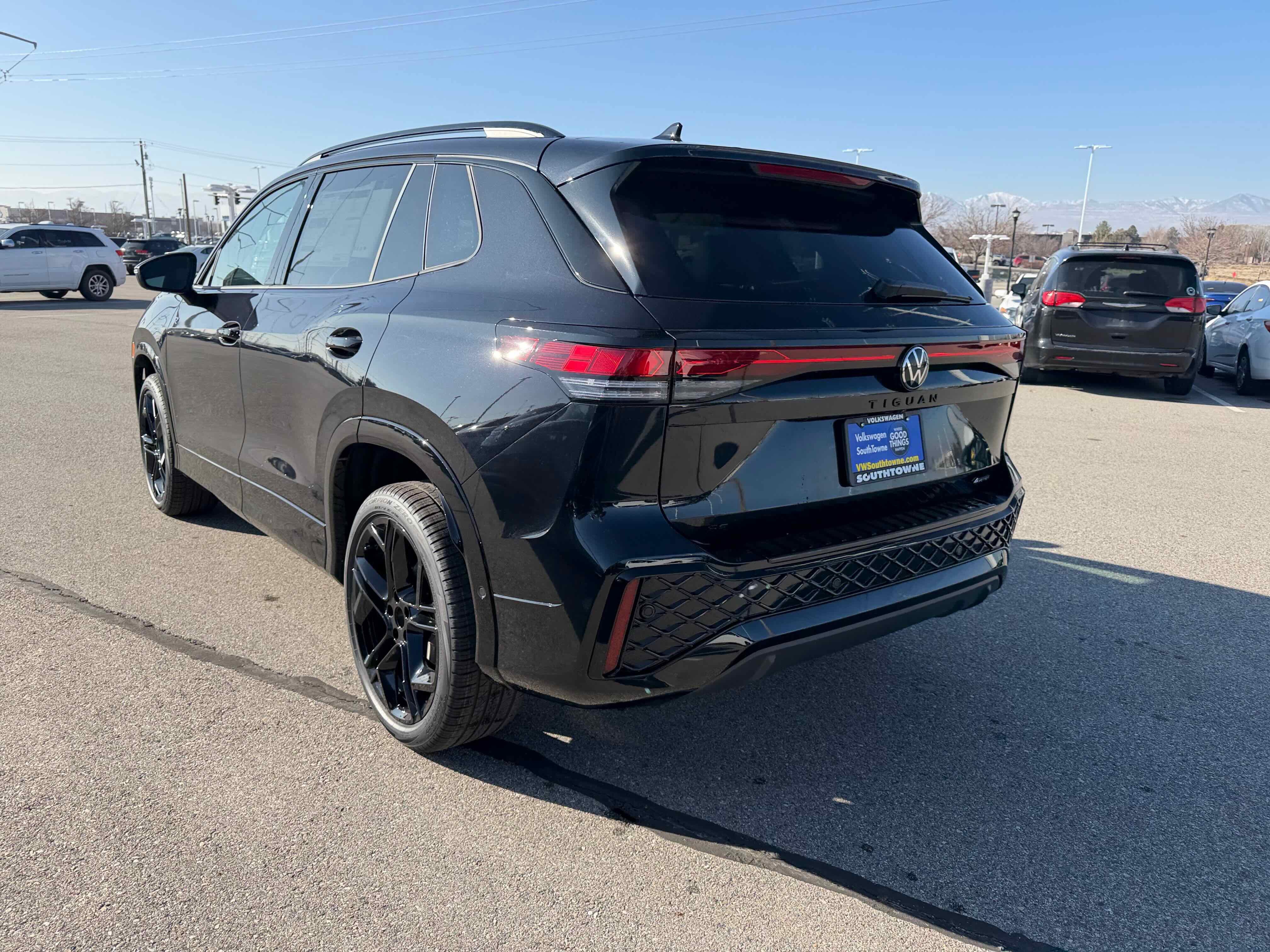 2026 Volkswagen Tiguan SE R-Line Black