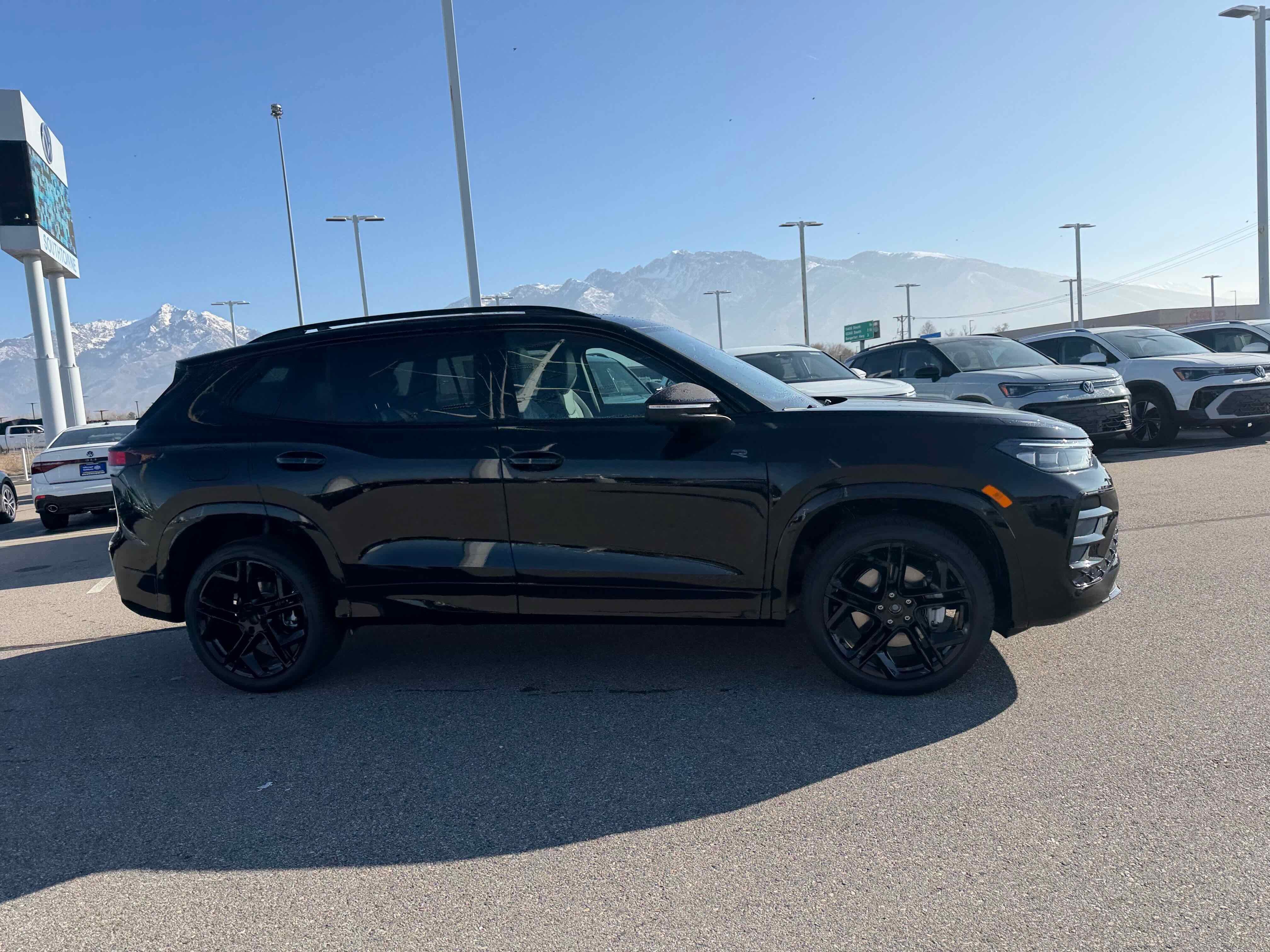 2026 Volkswagen Tiguan SE R-Line Black