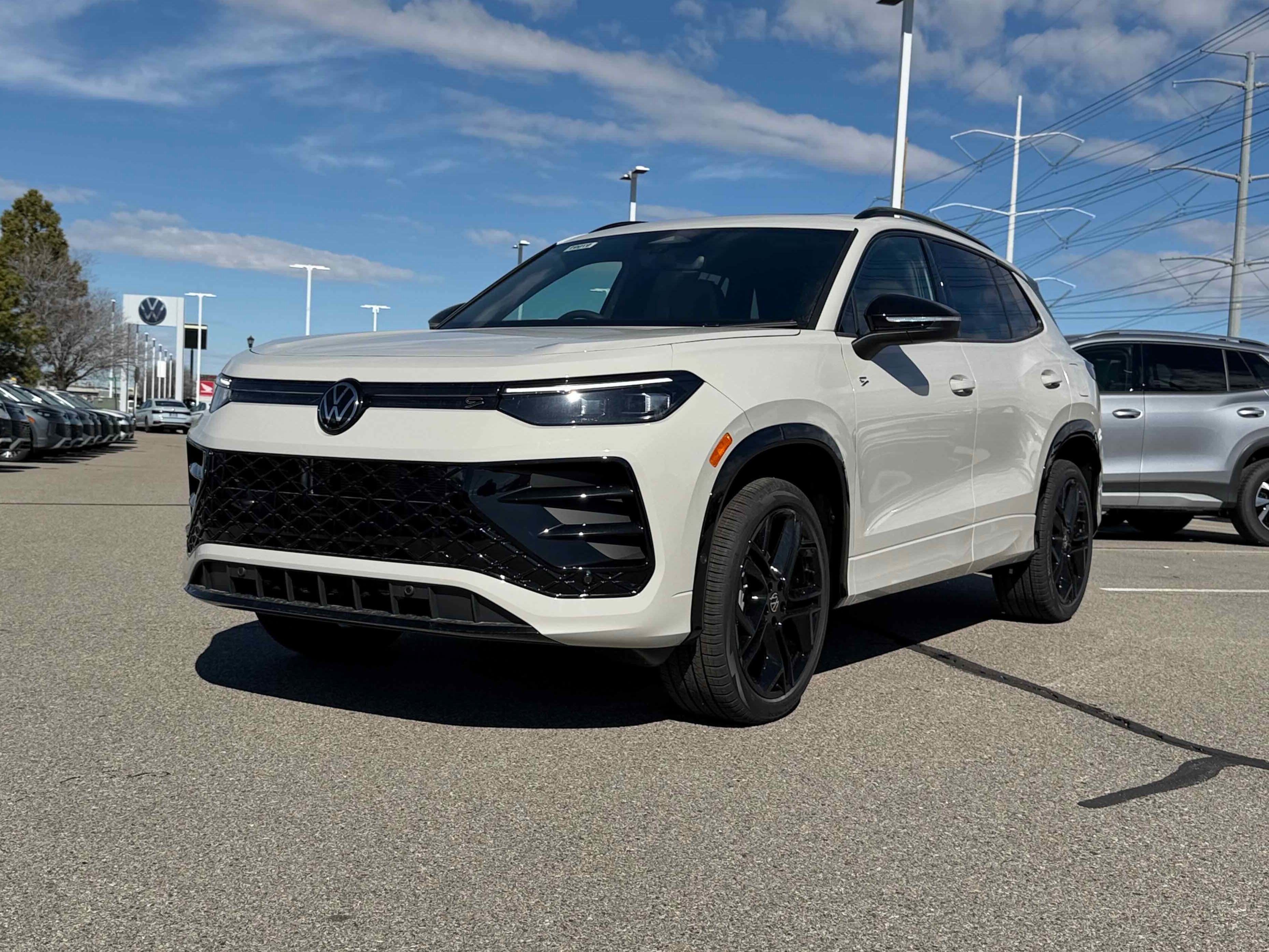 2026 Volkswagen Tiguan SE R-Line Black