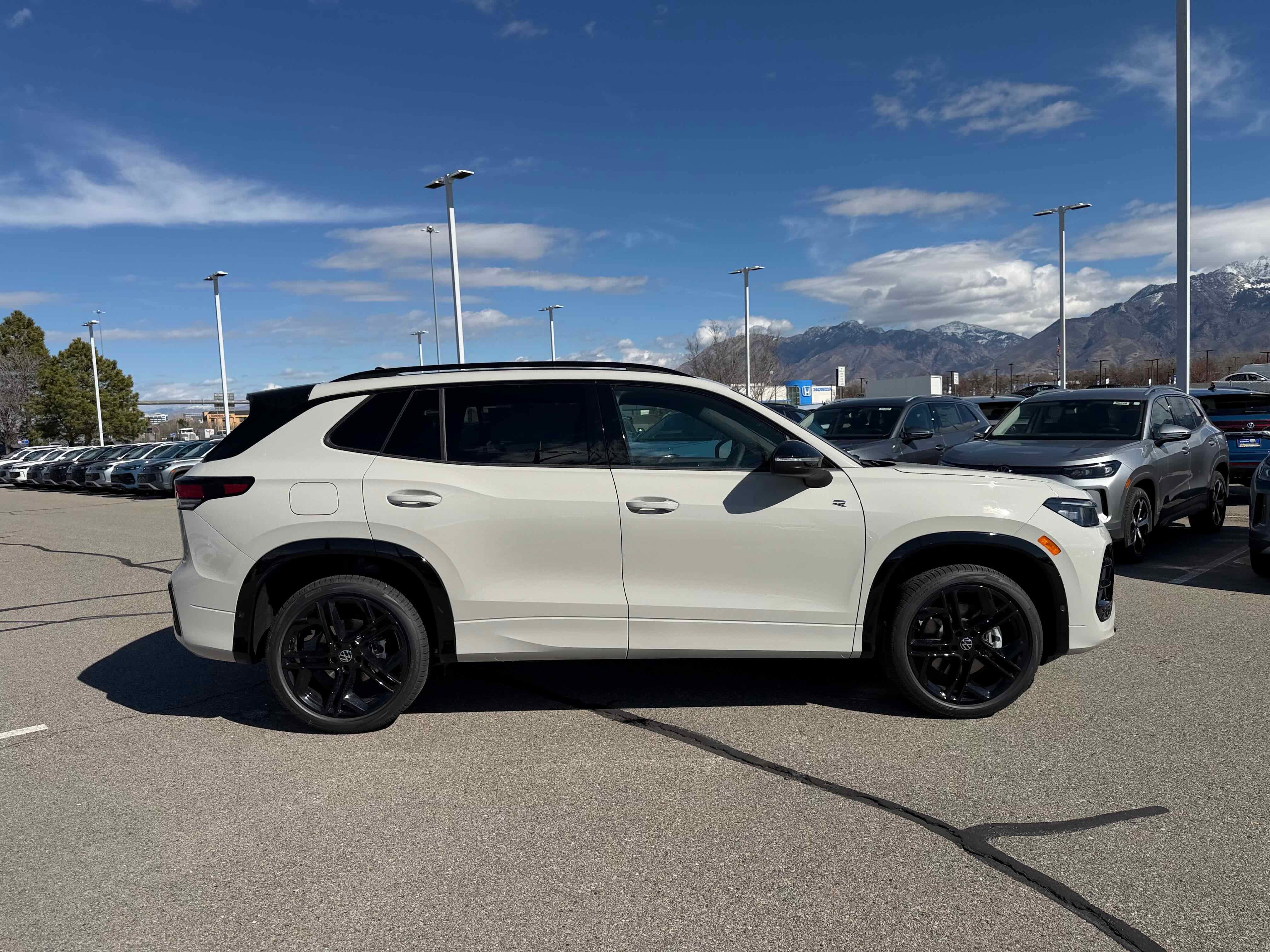 2026 Volkswagen Tiguan SE R-Line Black