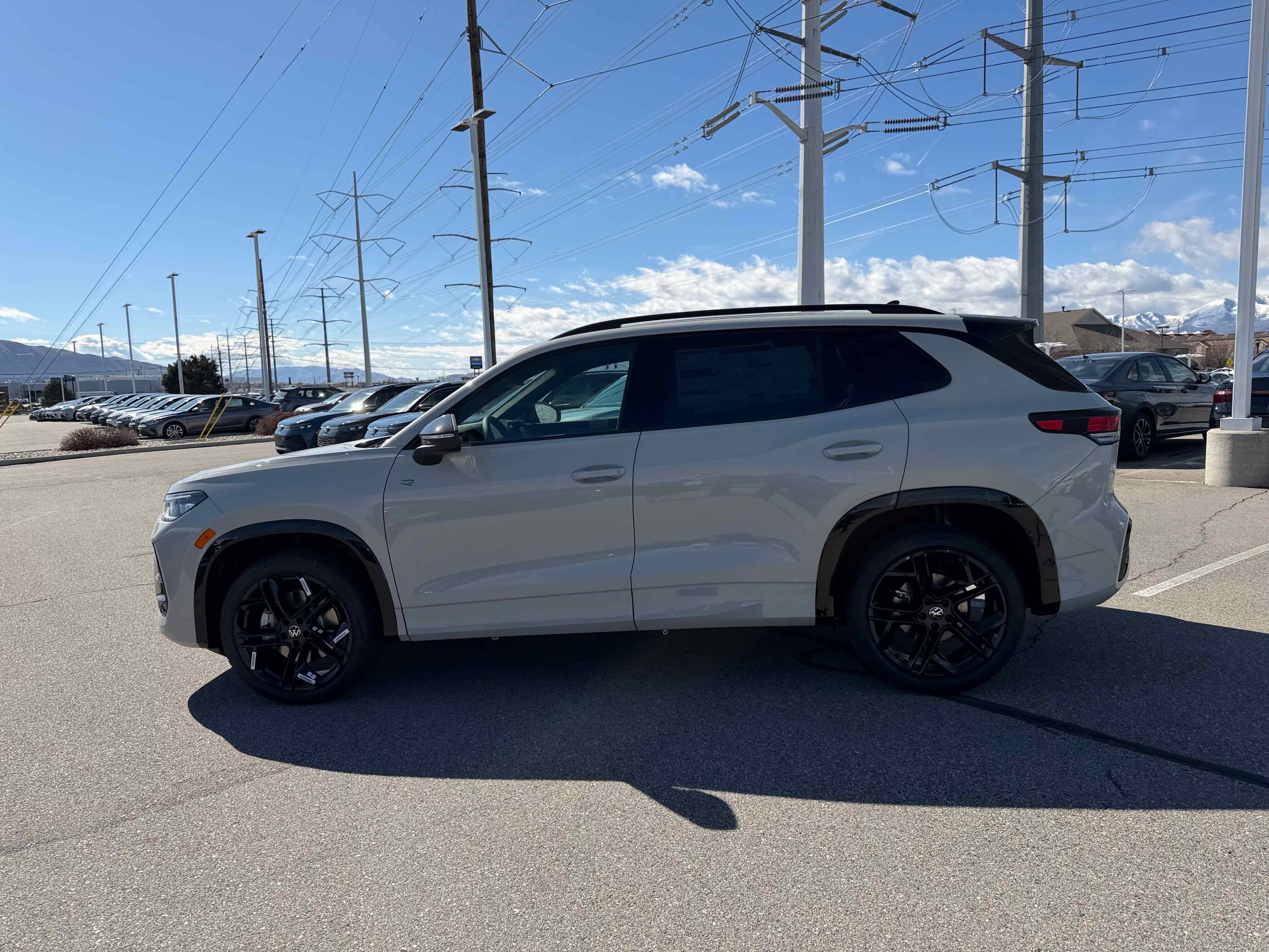 2026 Volkswagen Tiguan SE R-Line Black