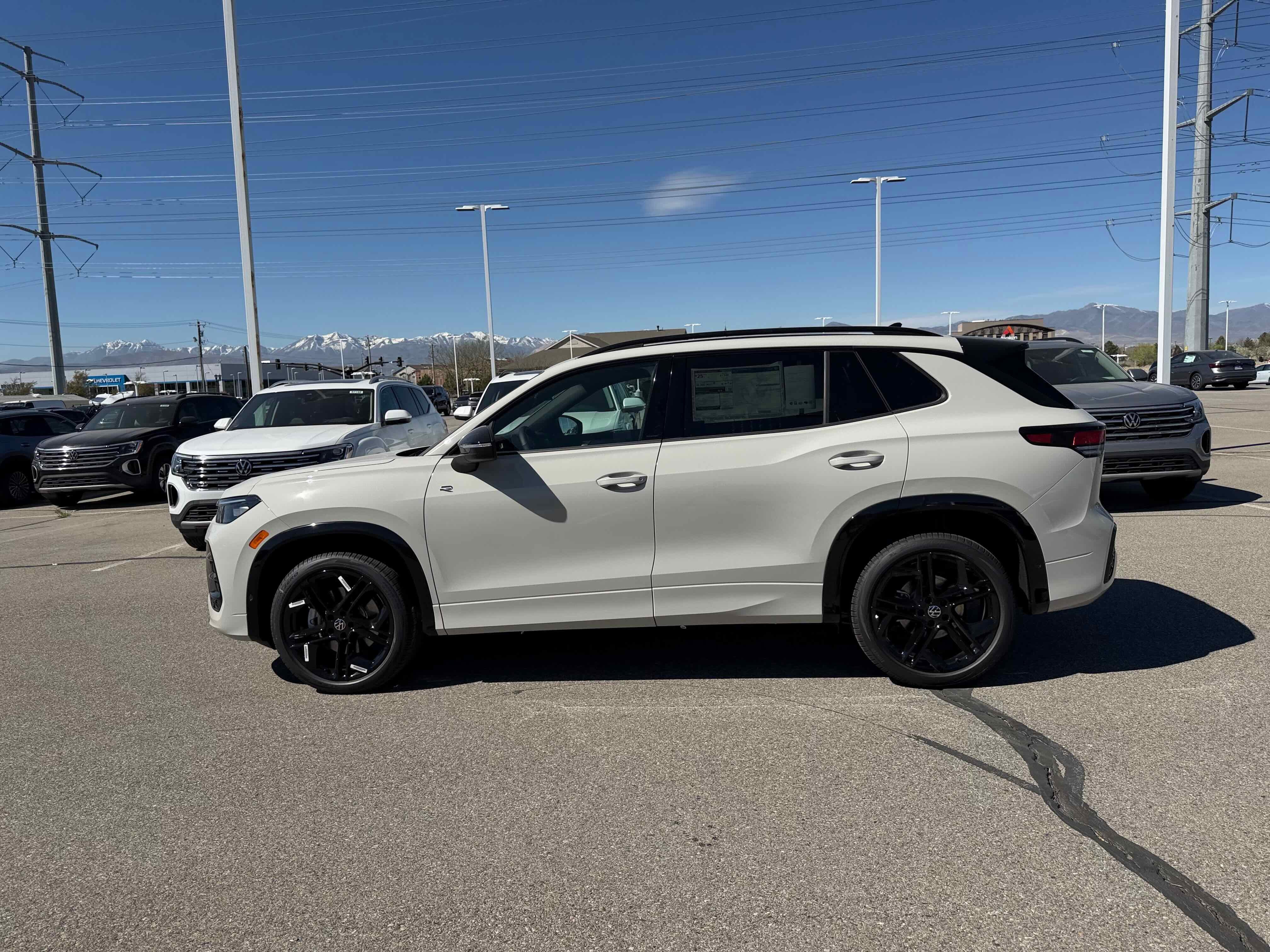 2026 Volkswagen Tiguan SE R-Line Black