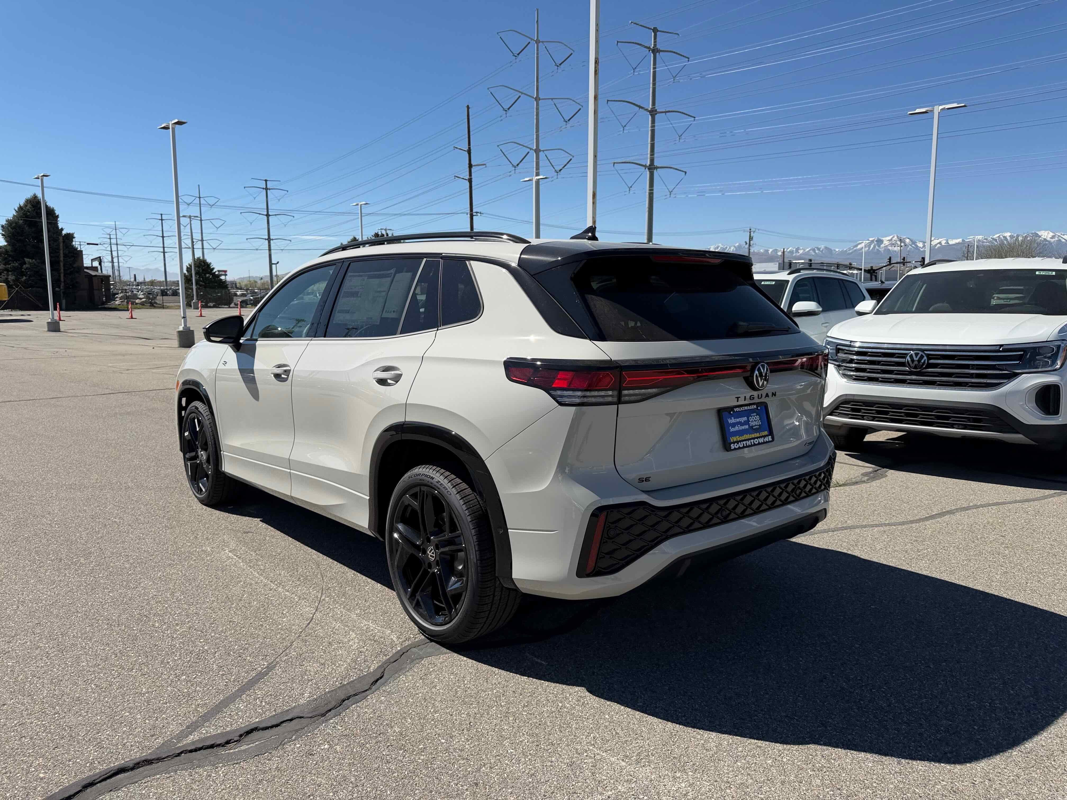 2026 Volkswagen Tiguan SE R-Line Black