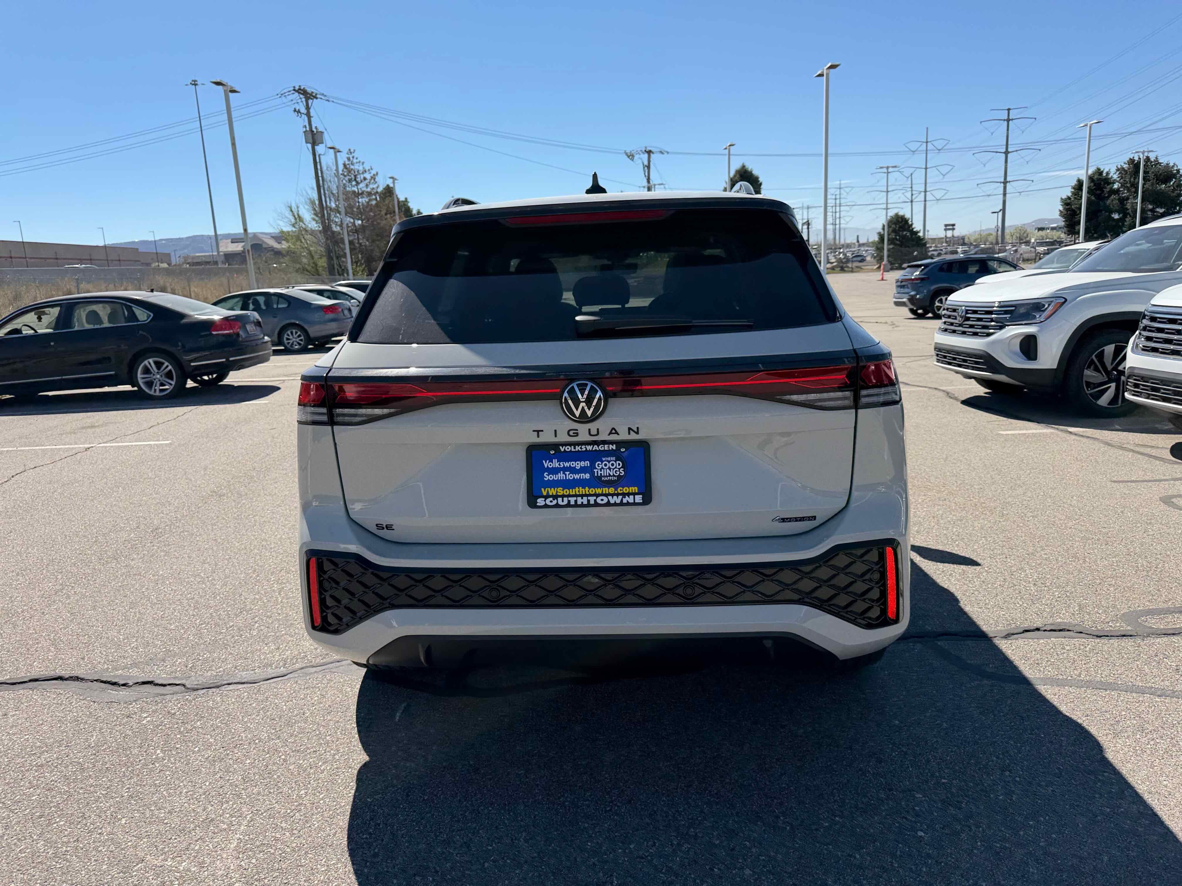 2026 Volkswagen Tiguan SE R-Line Black