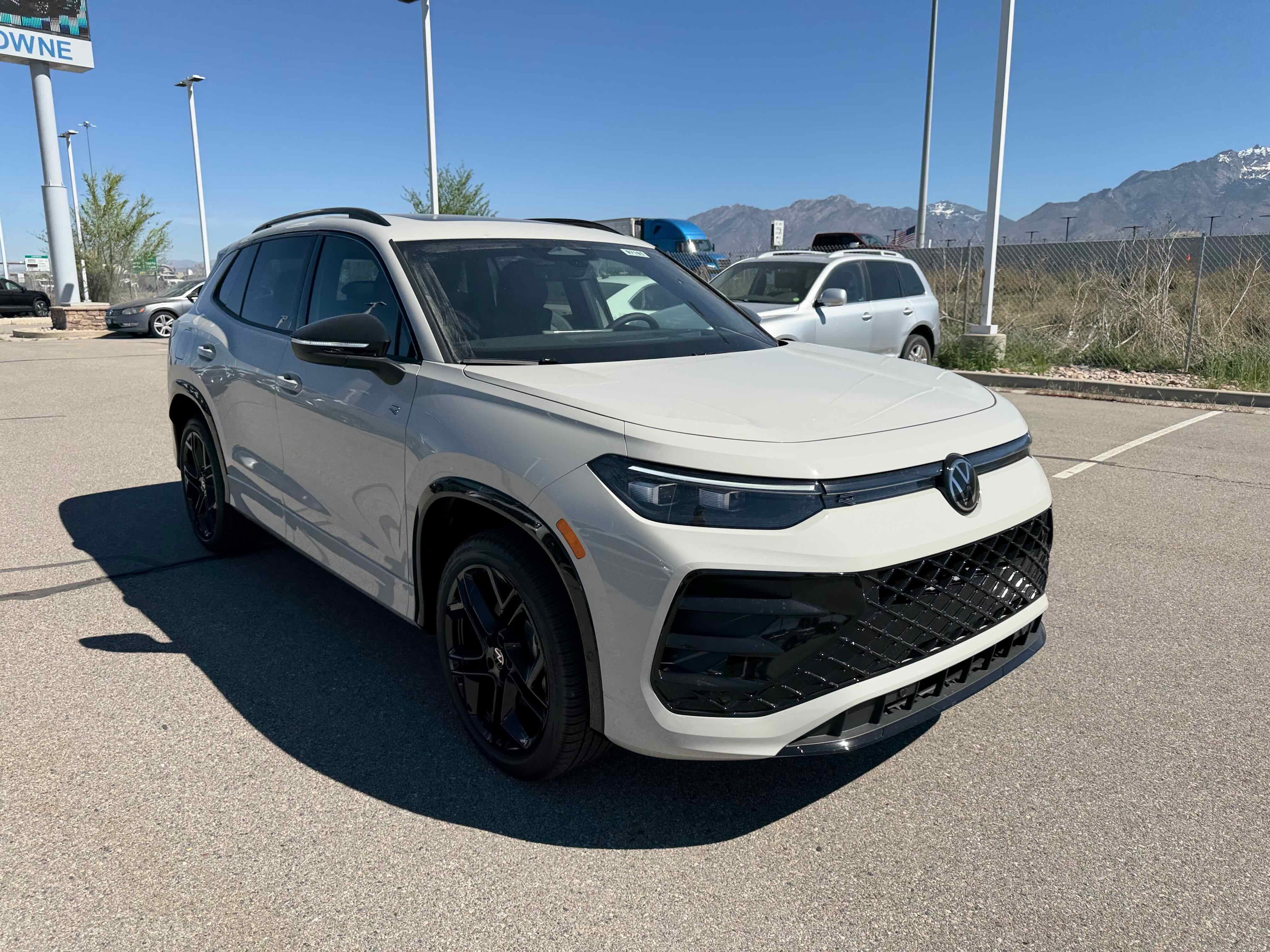 2026 Volkswagen Tiguan SE R-Line Black