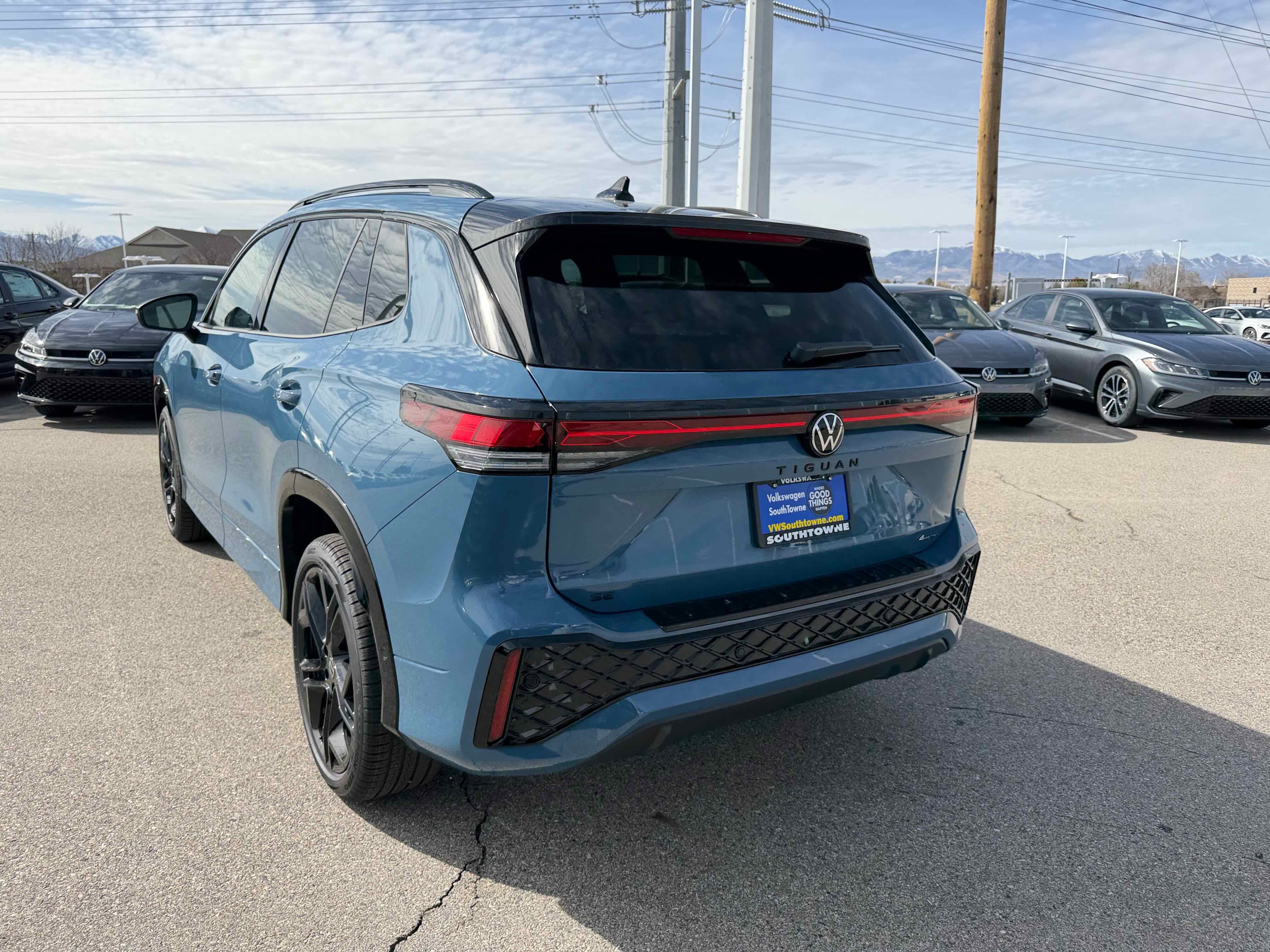 2026 Volkswagen Tiguan SE R-Line Black