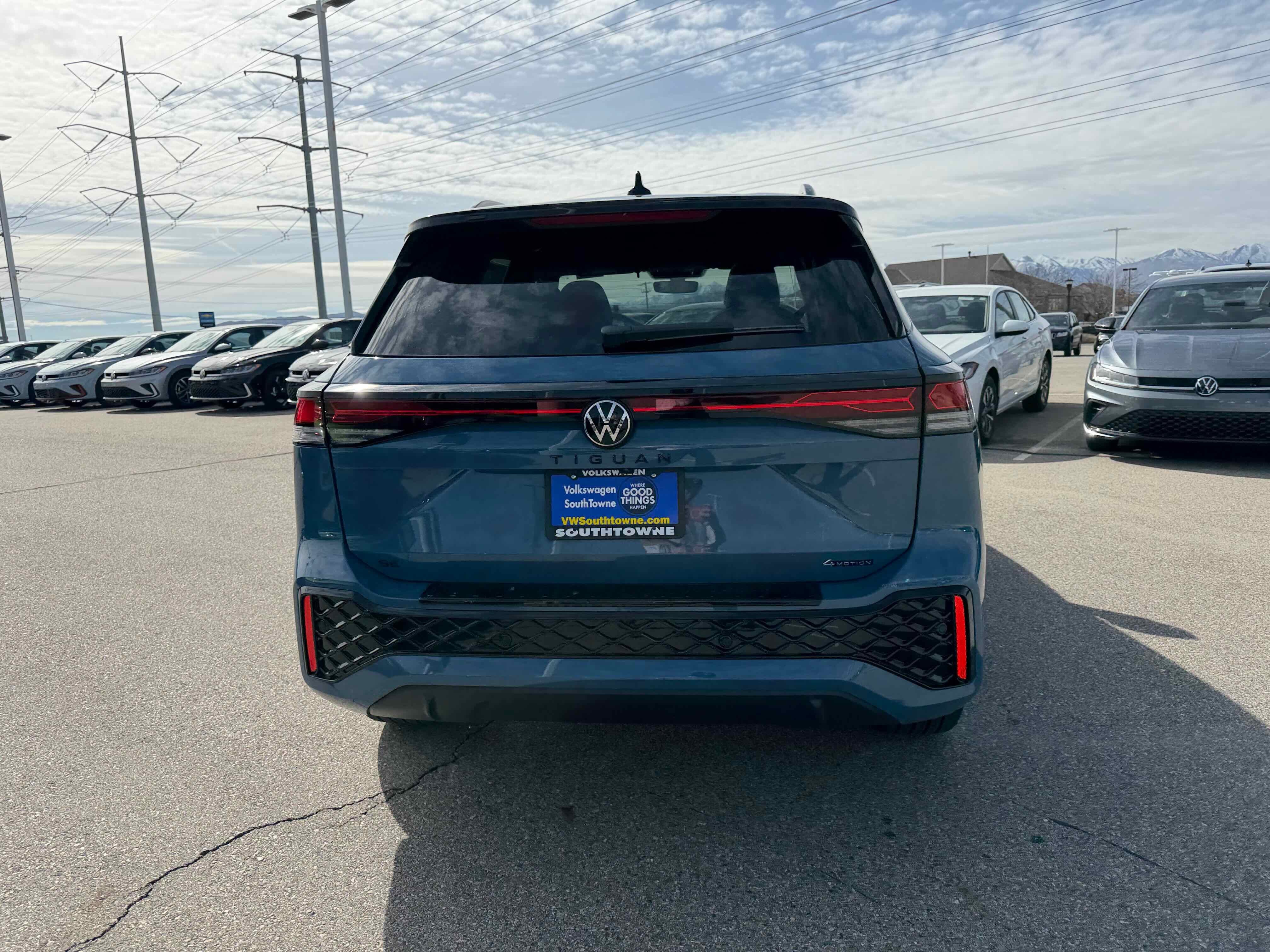 2026 Volkswagen Tiguan SE R-Line Black