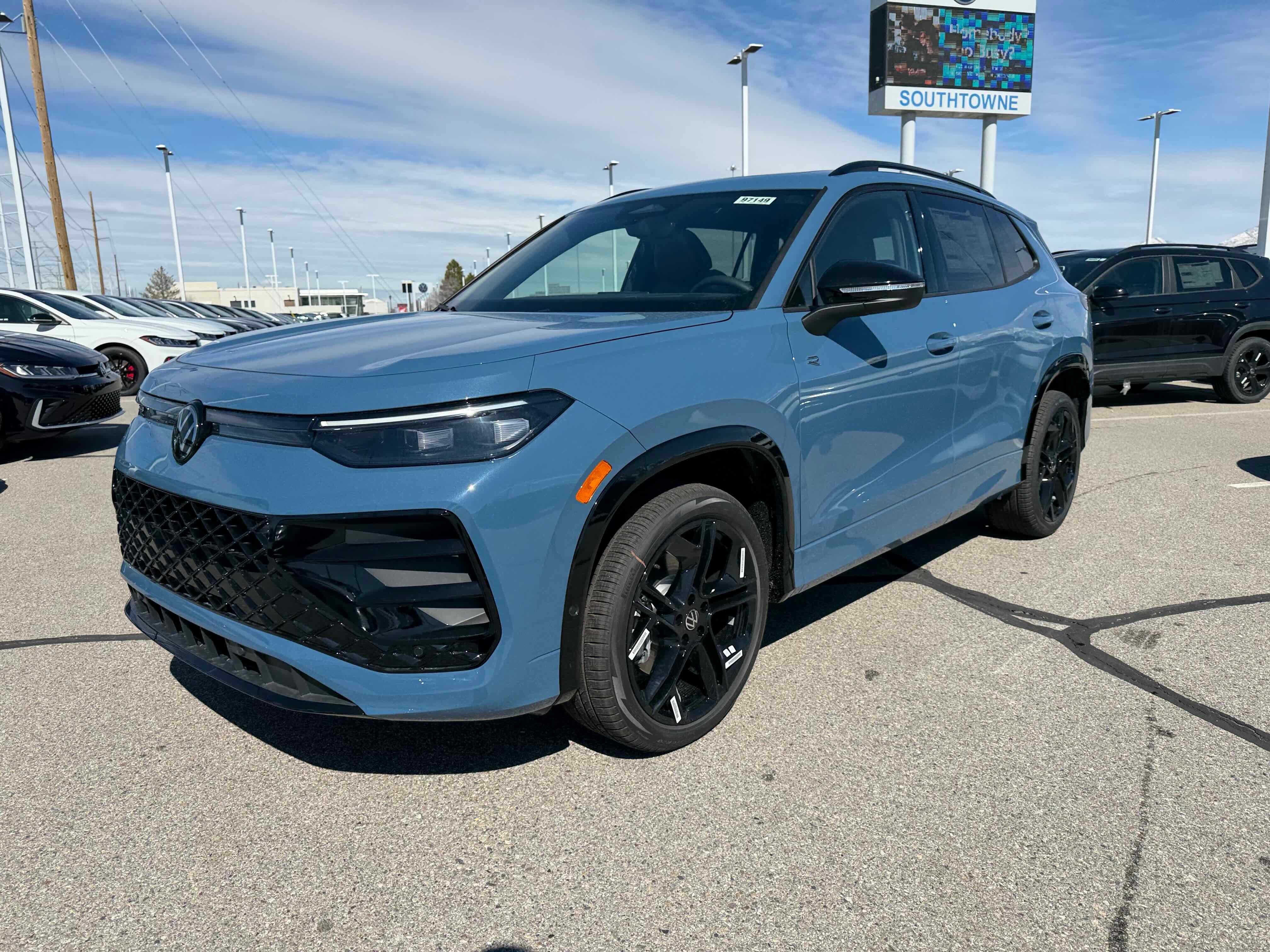 2026 Volkswagen Tiguan SE R-Line Black