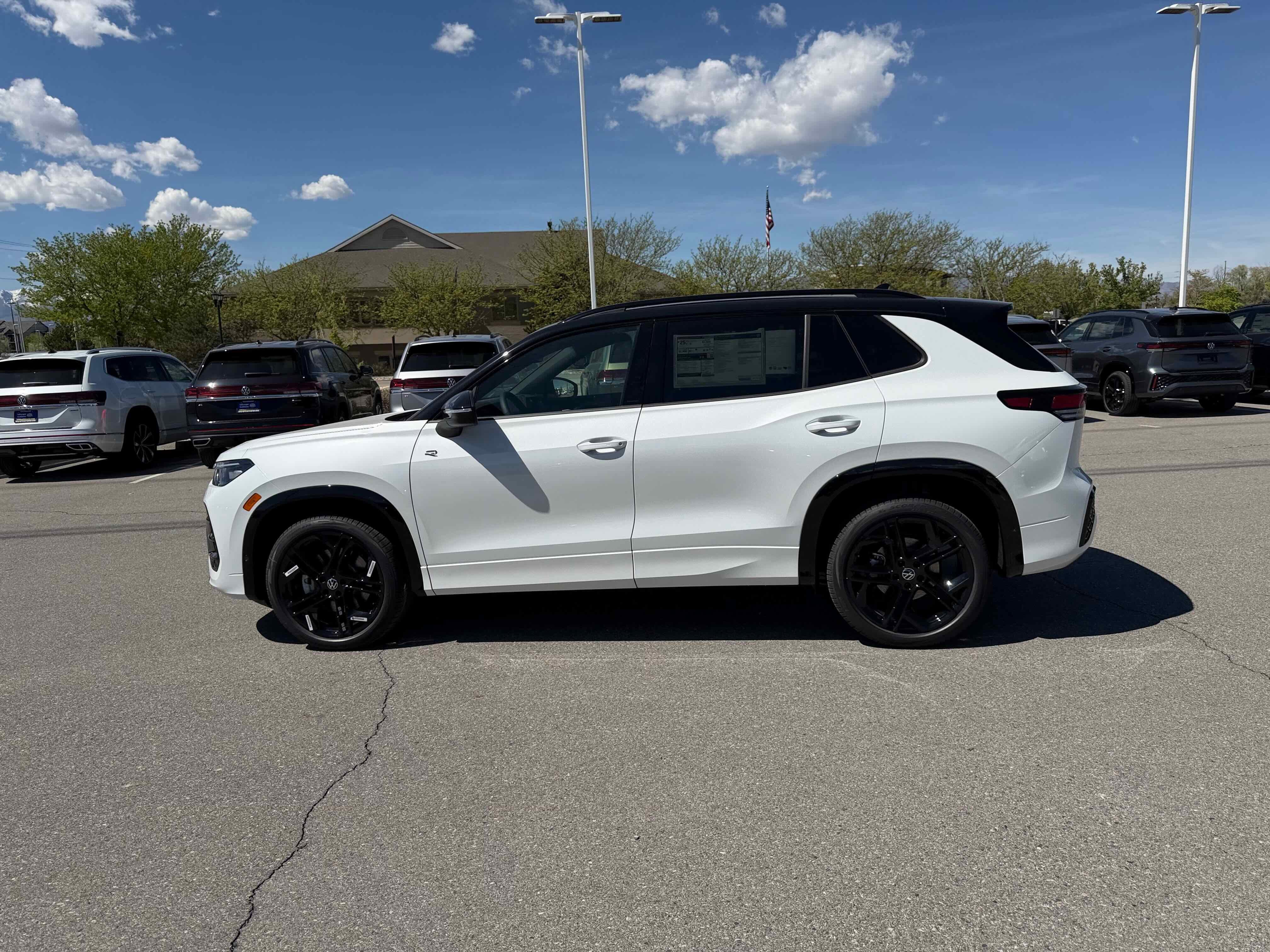 2026 Volkswagen Tiguan SE R-Line Black