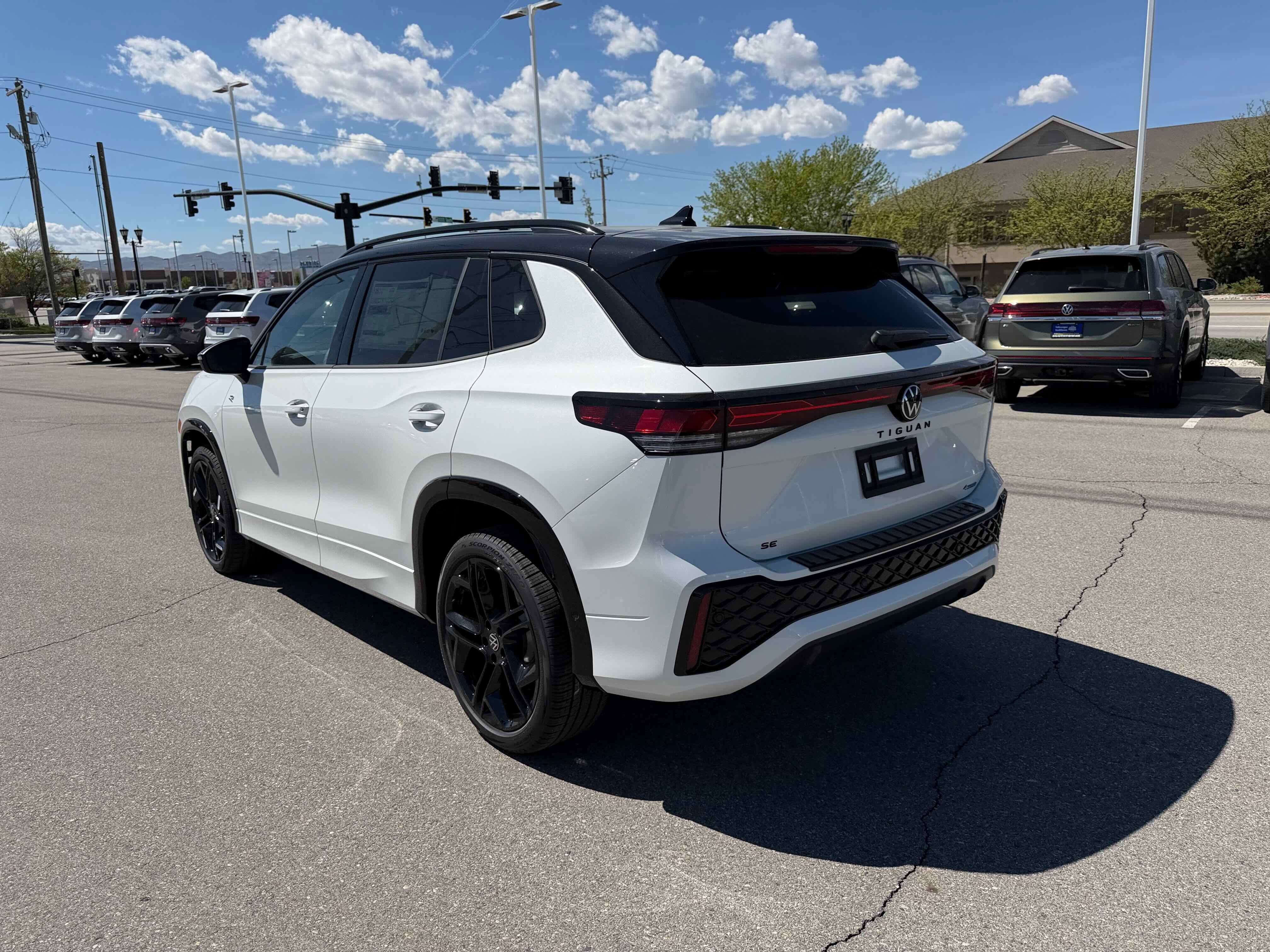 2026 Volkswagen Tiguan SE R-Line Black