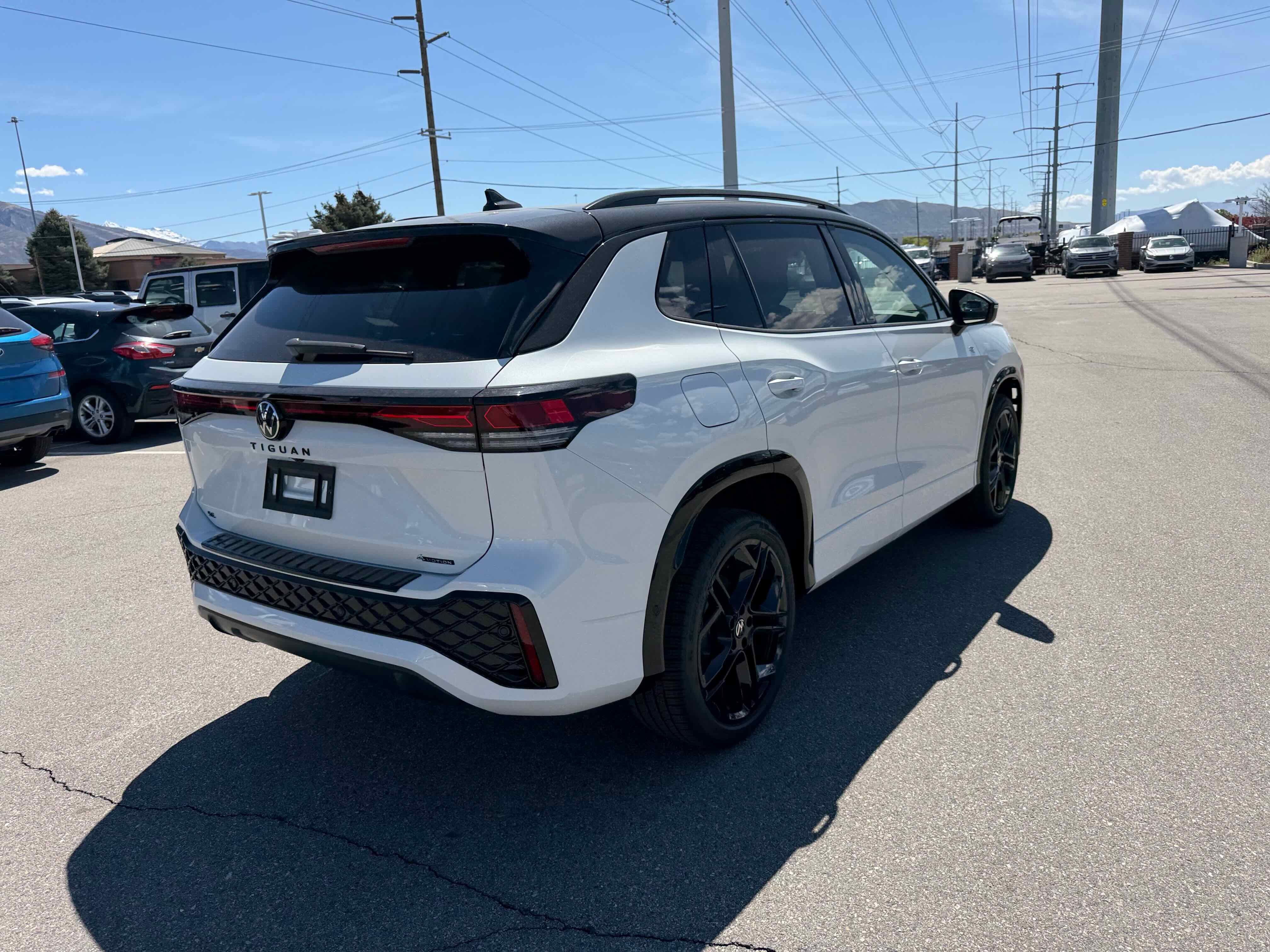 2026 Volkswagen Tiguan SE R-Line Black