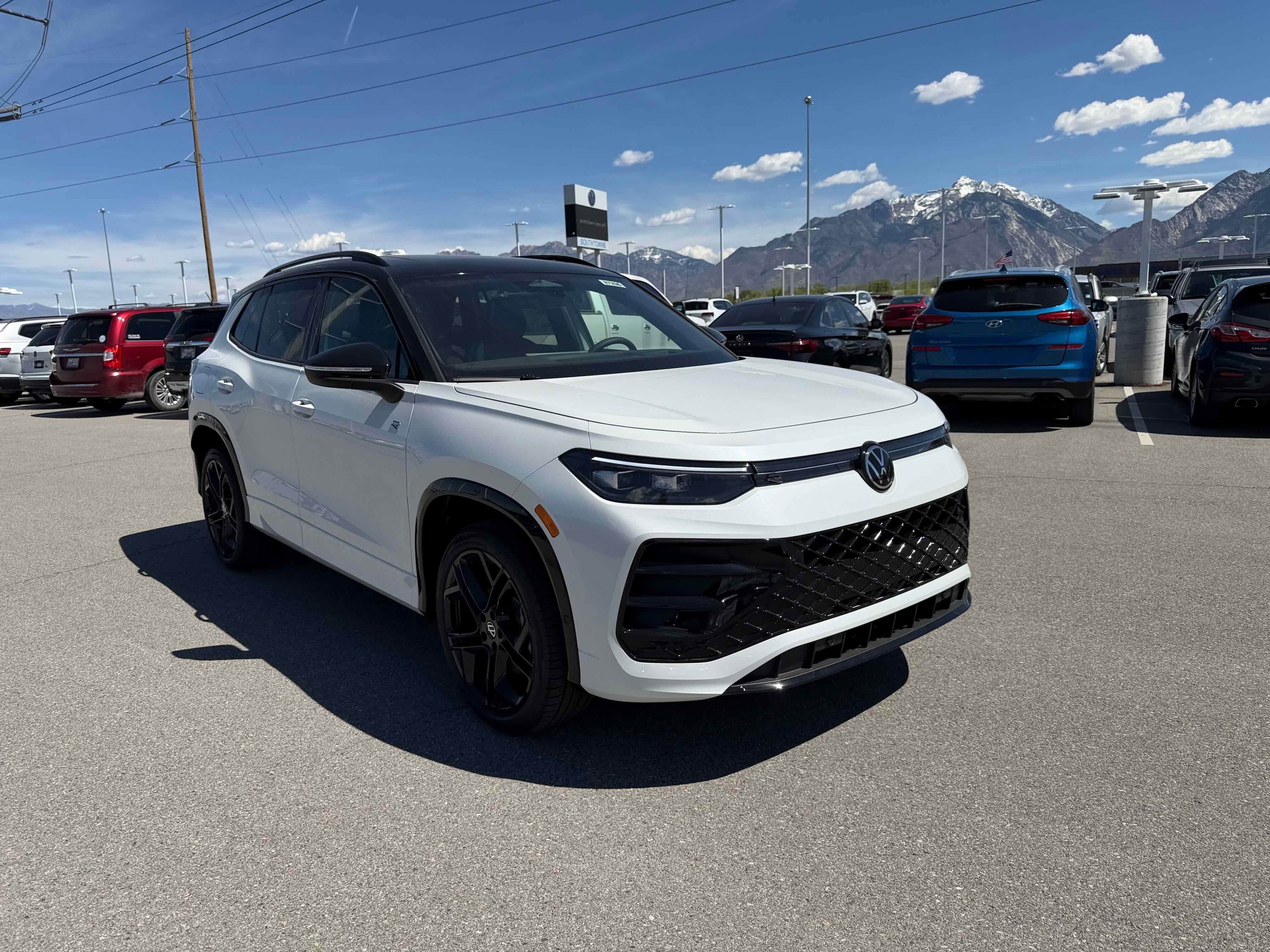 2026 Volkswagen Tiguan SE R-Line Black