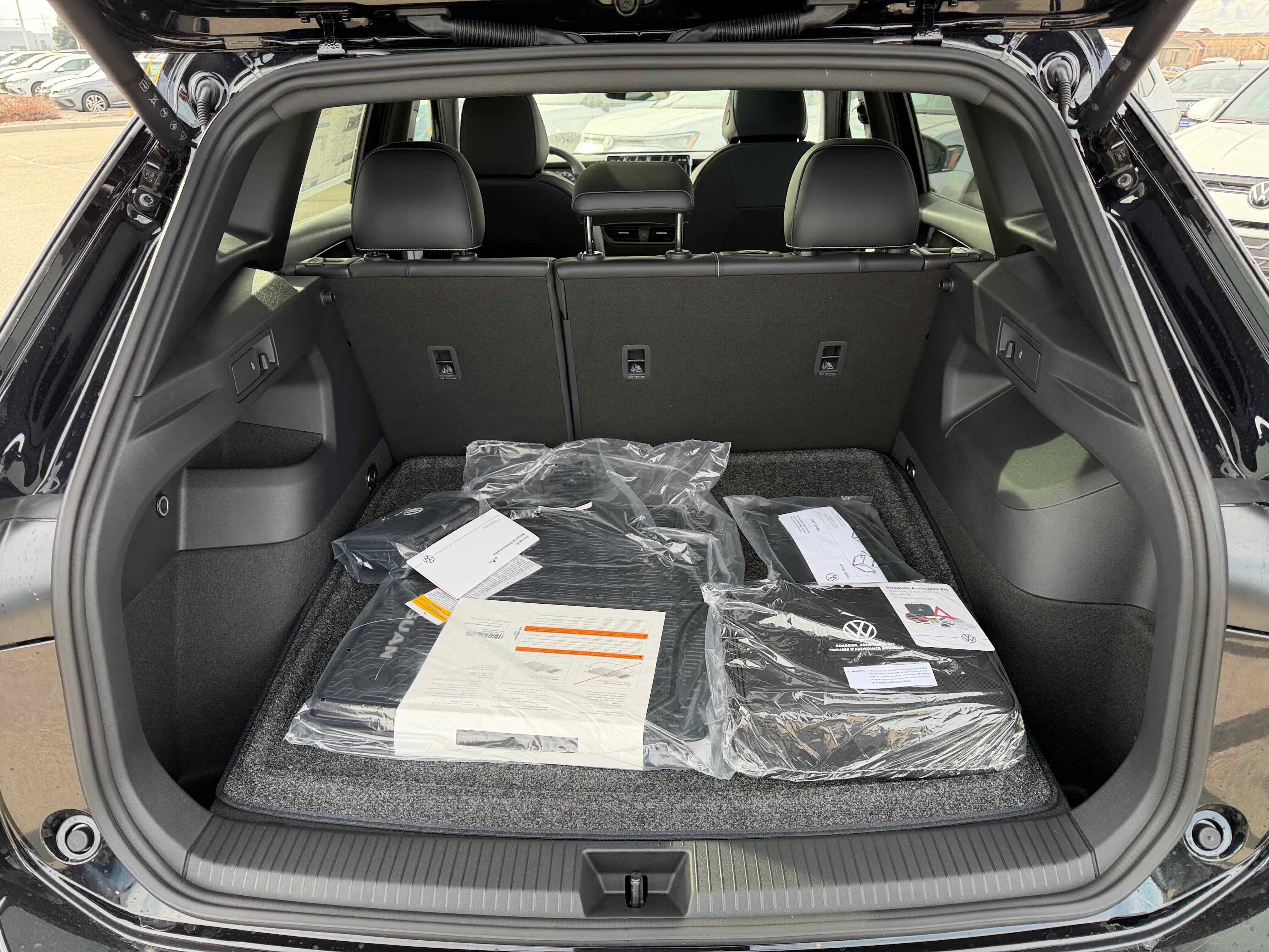 2026 Volkswagen Tiguan SE R-Line Black