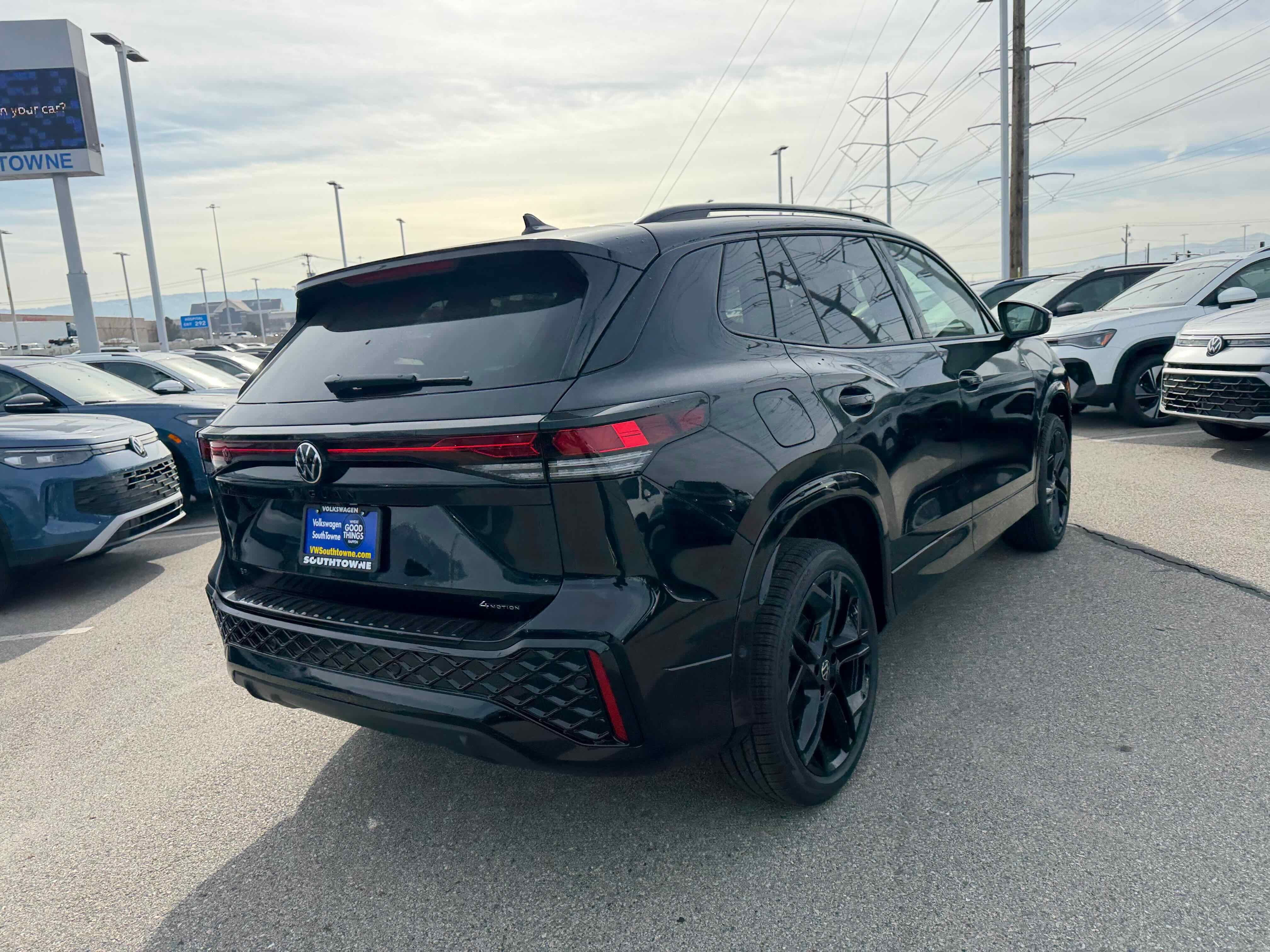 2026 Volkswagen Tiguan SE R-Line Black