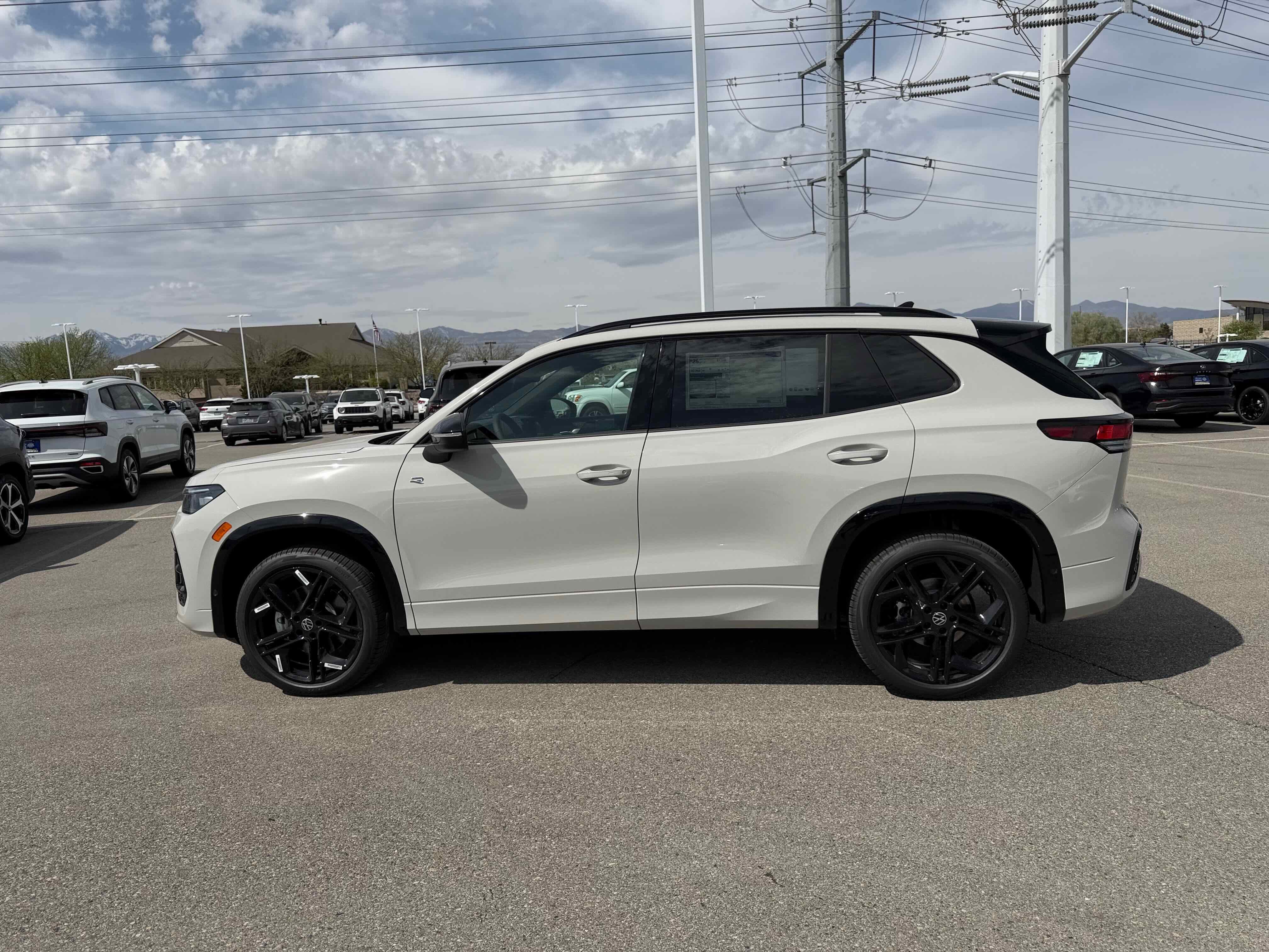 2026 Volkswagen Tiguan SE R-Line Black
