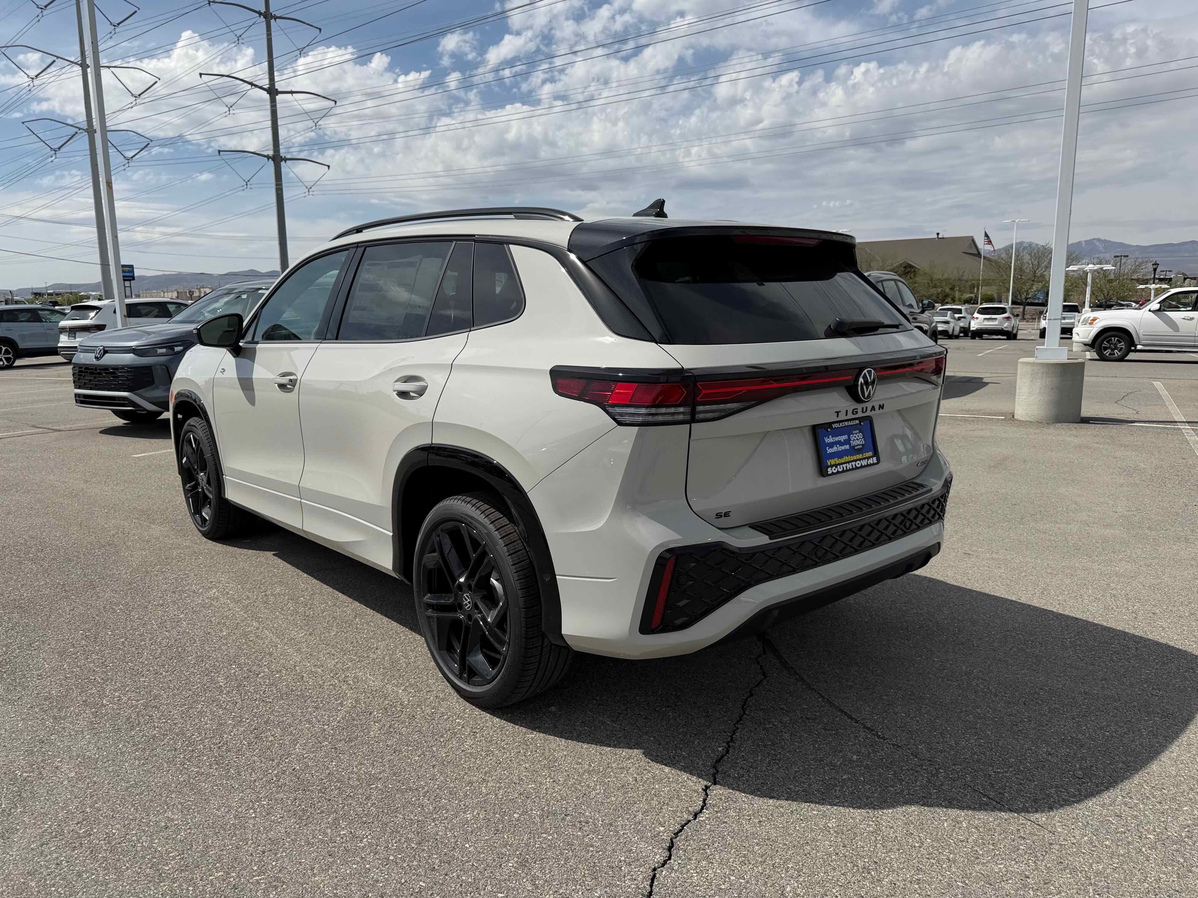 2026 Volkswagen Tiguan SE R-Line Black