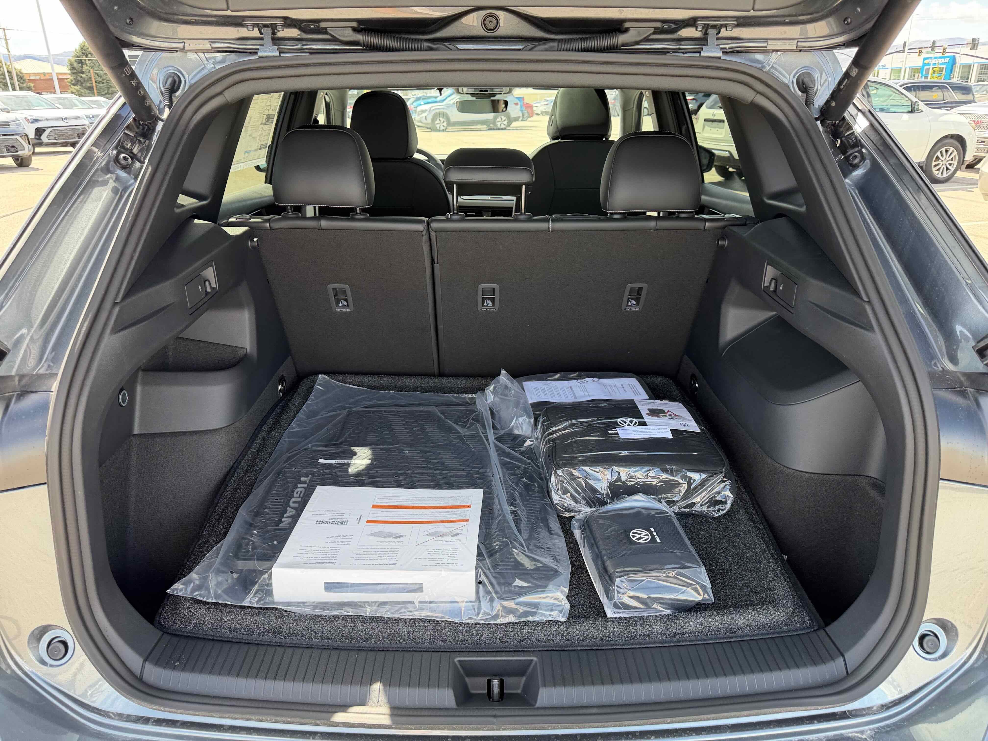 2026 Volkswagen Tiguan SE R-Line Black
