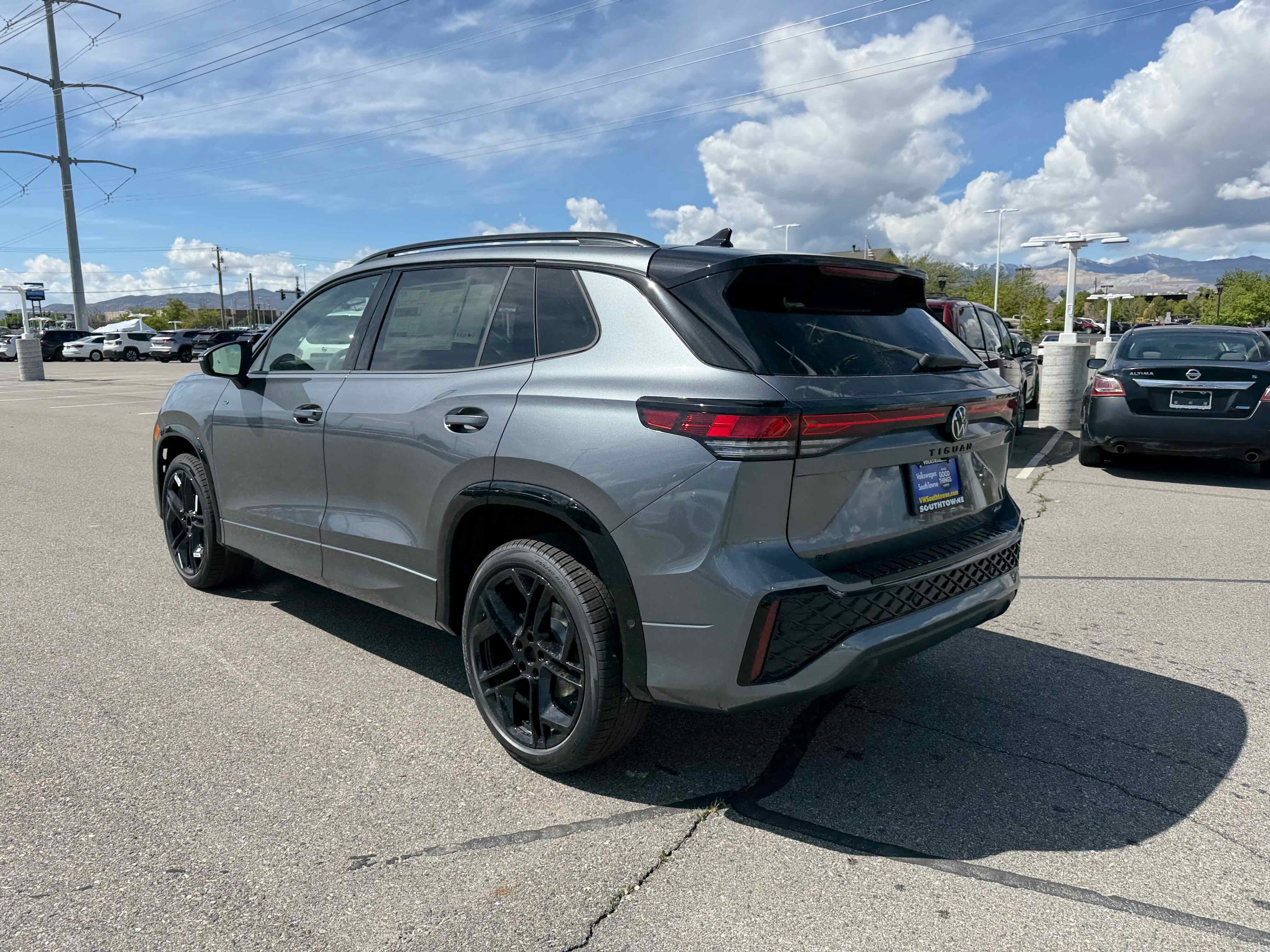 2026 Volkswagen Tiguan SE R-Line Black