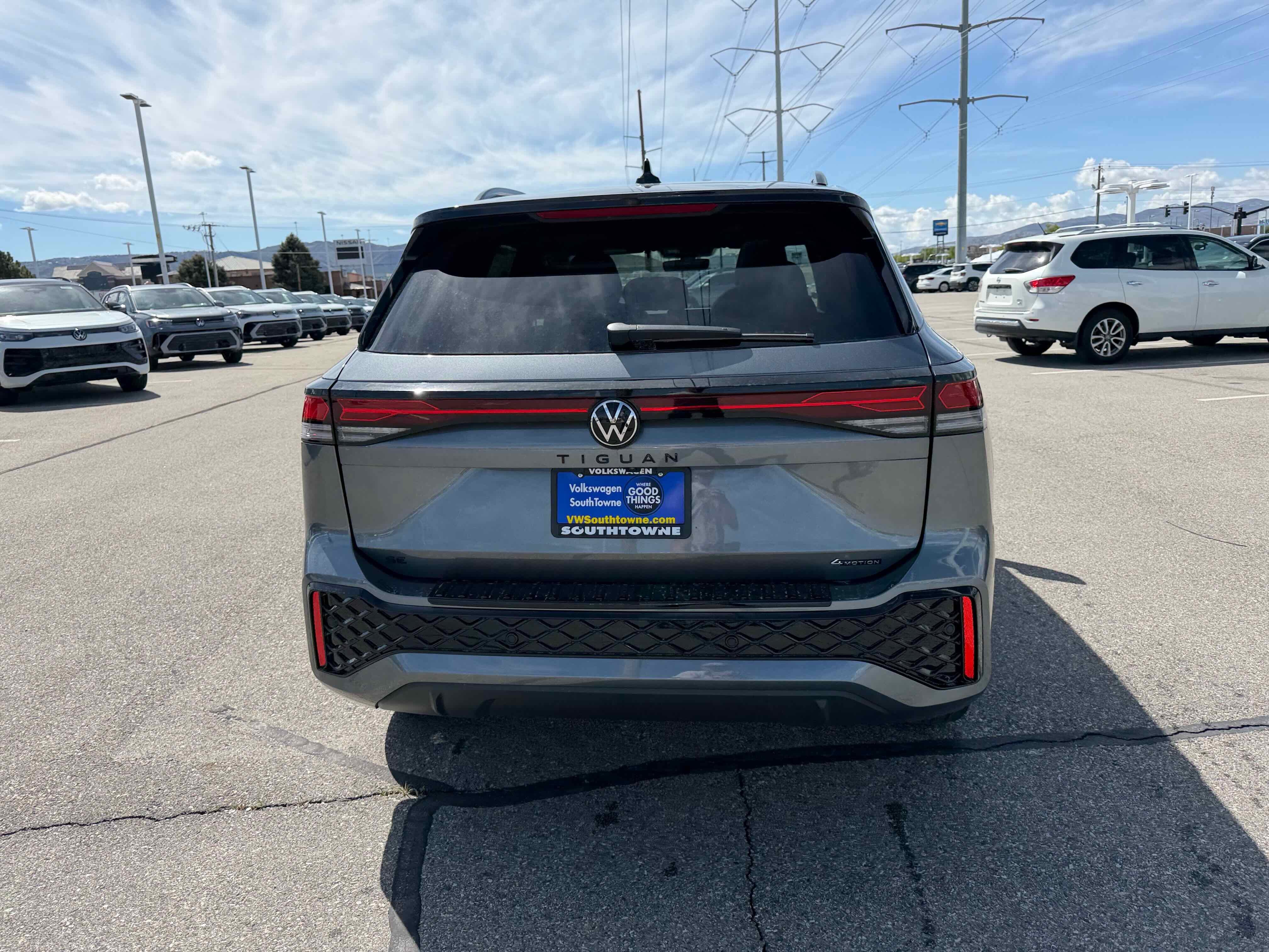 2026 Volkswagen Tiguan SE R-Line Black