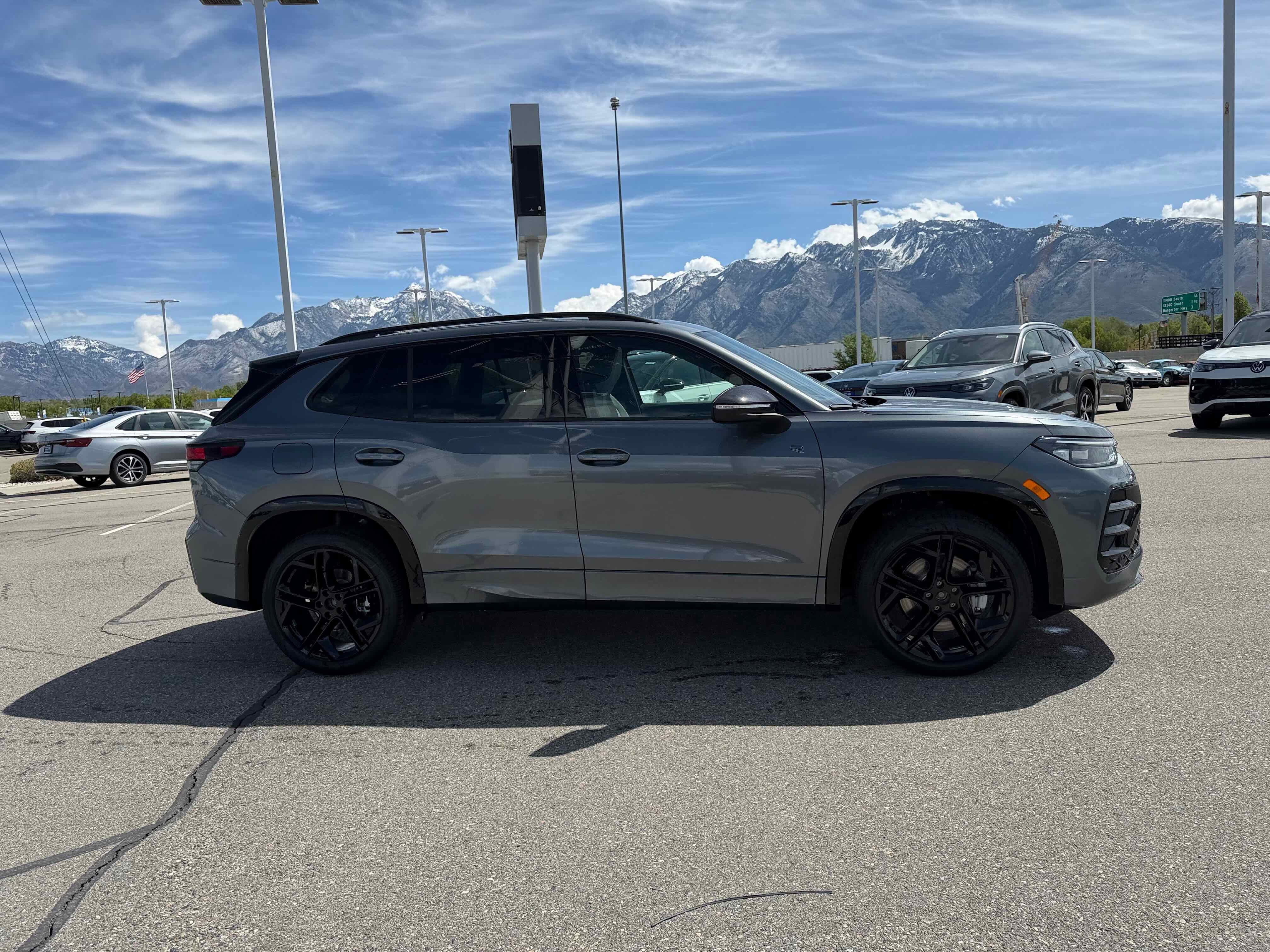 2026 Volkswagen Tiguan SE R-Line Black