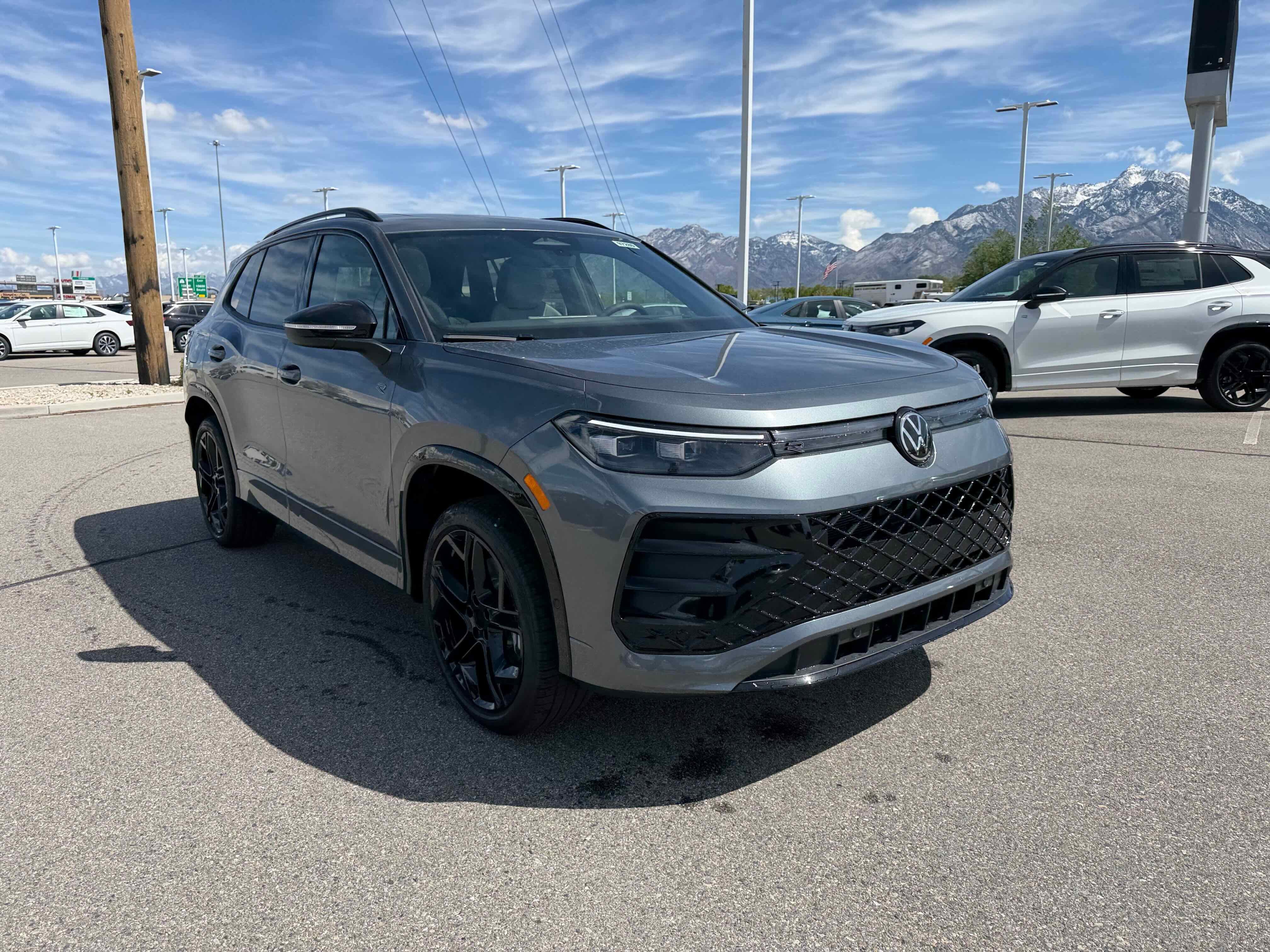 2026 Volkswagen Tiguan SE R-Line Black