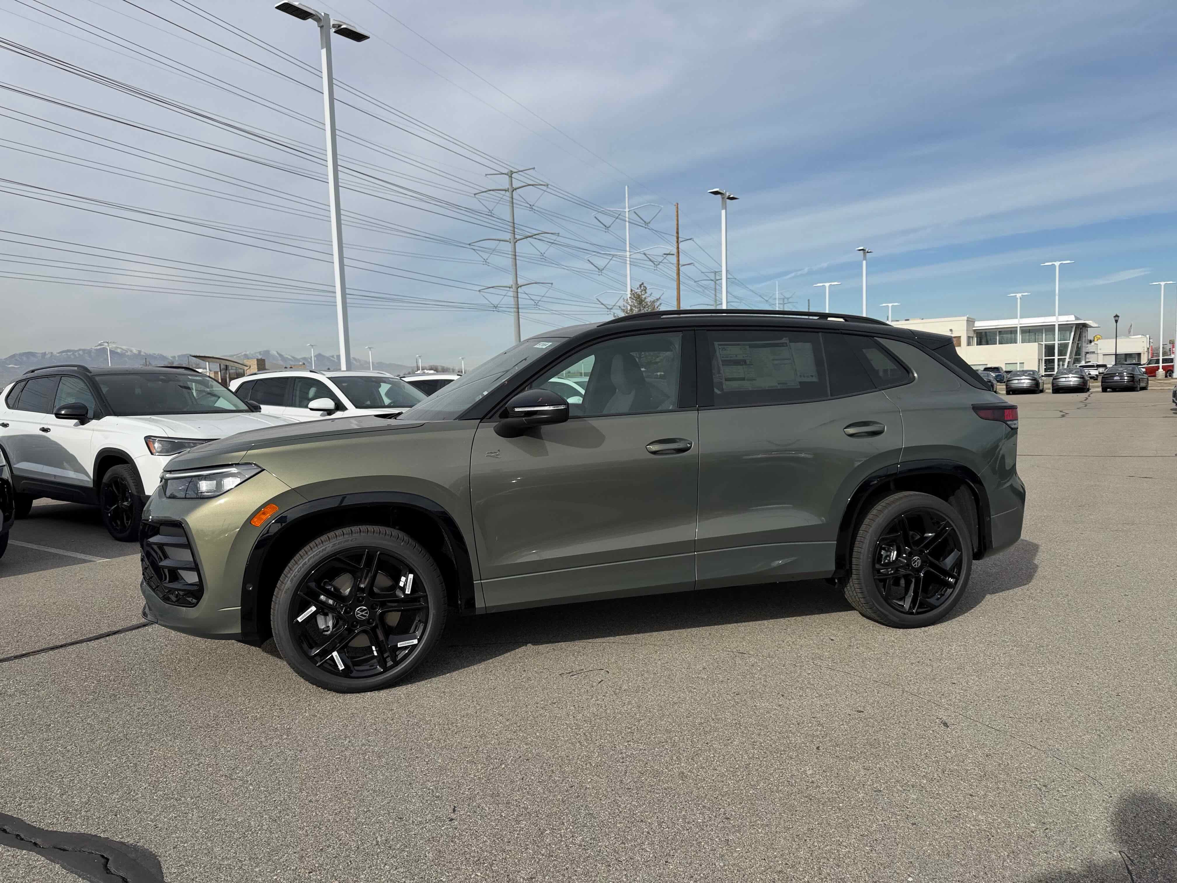 2026 Volkswagen Tiguan SE R-Line Black