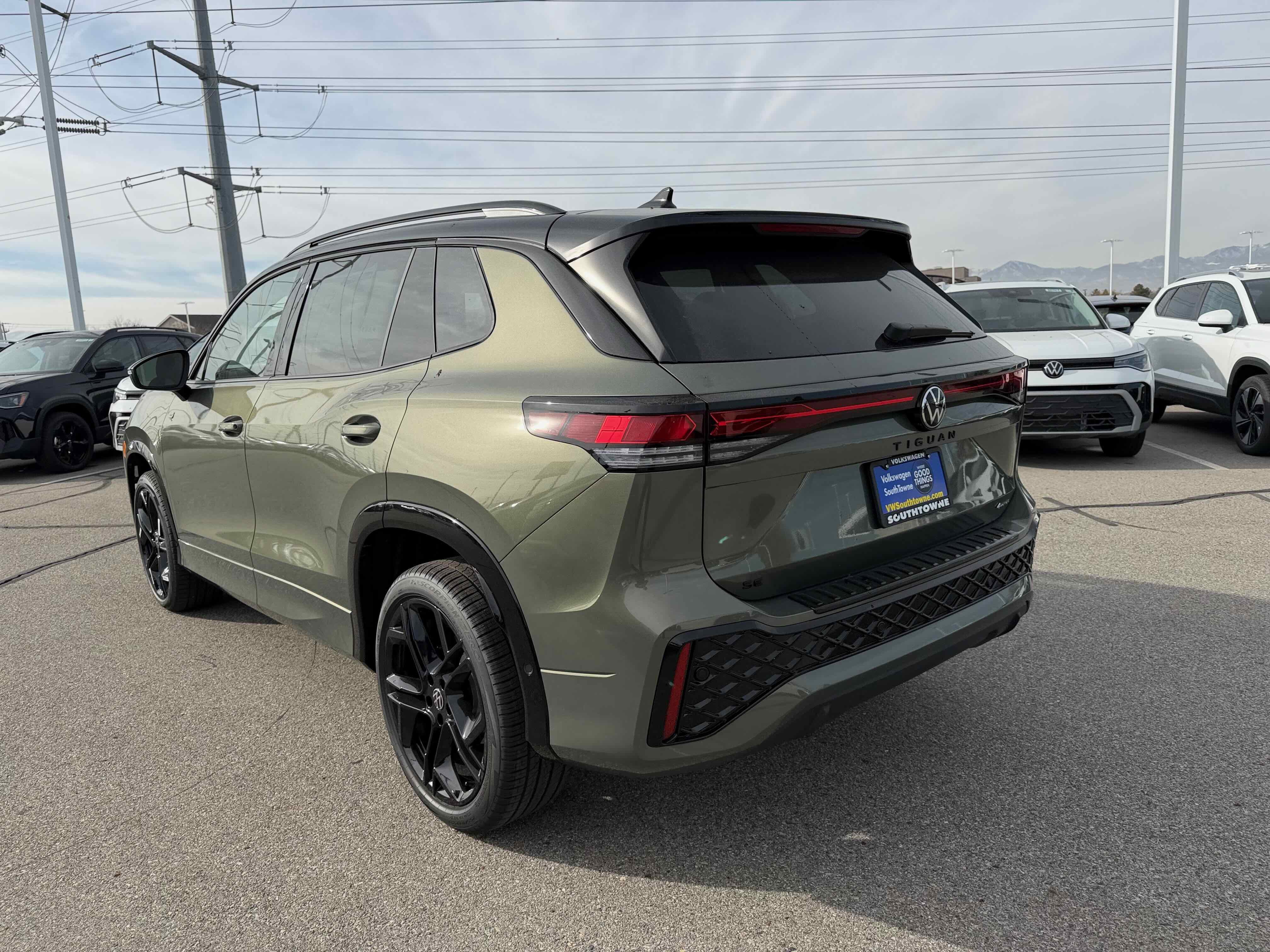 2026 Volkswagen Tiguan SE R-Line Black