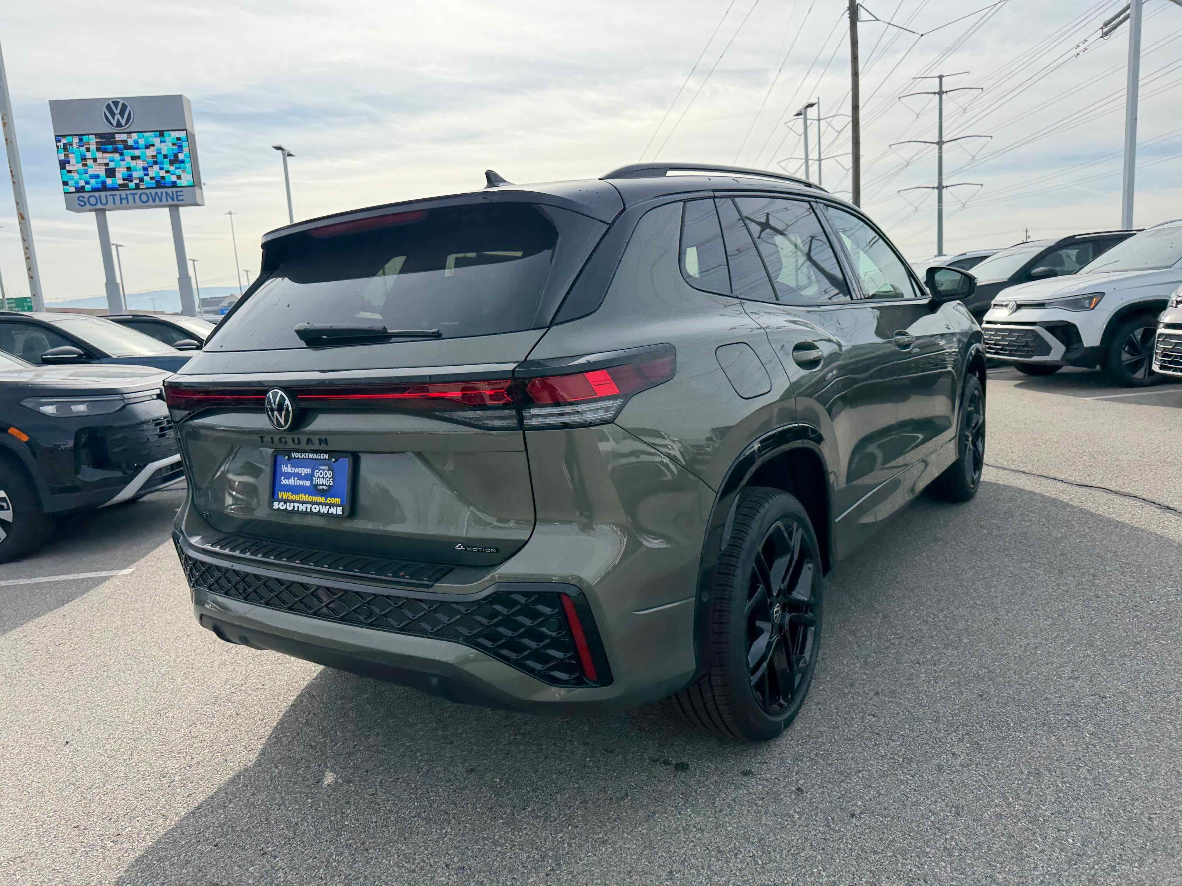 2026 Volkswagen Tiguan SE R-Line Black