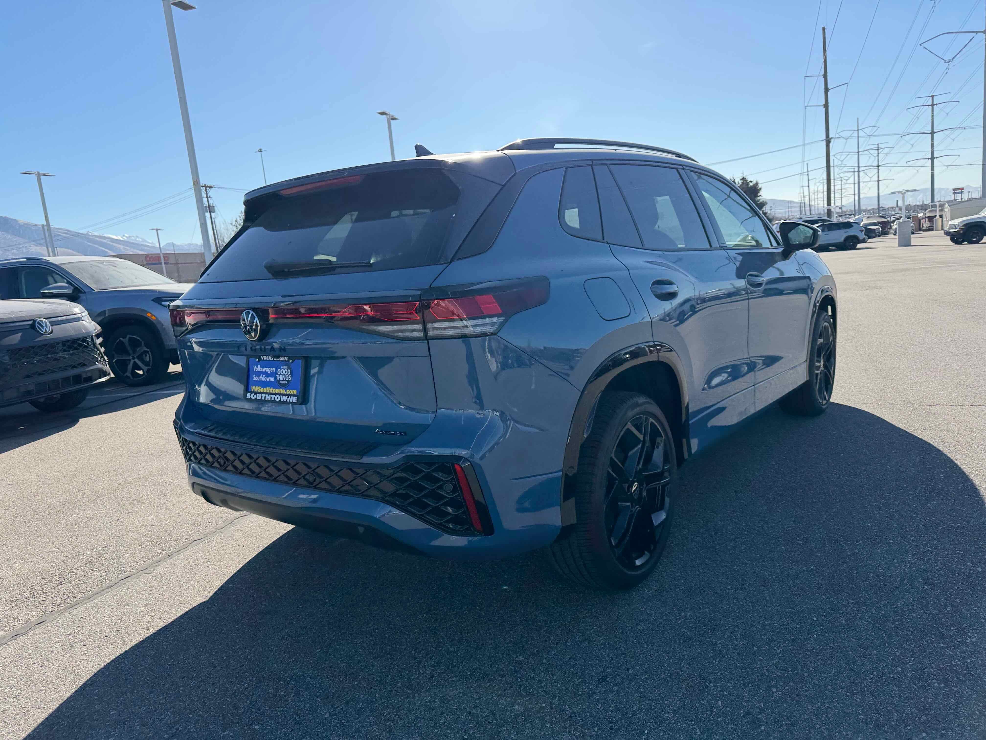 2026 Volkswagen Tiguan SE R-Line Black