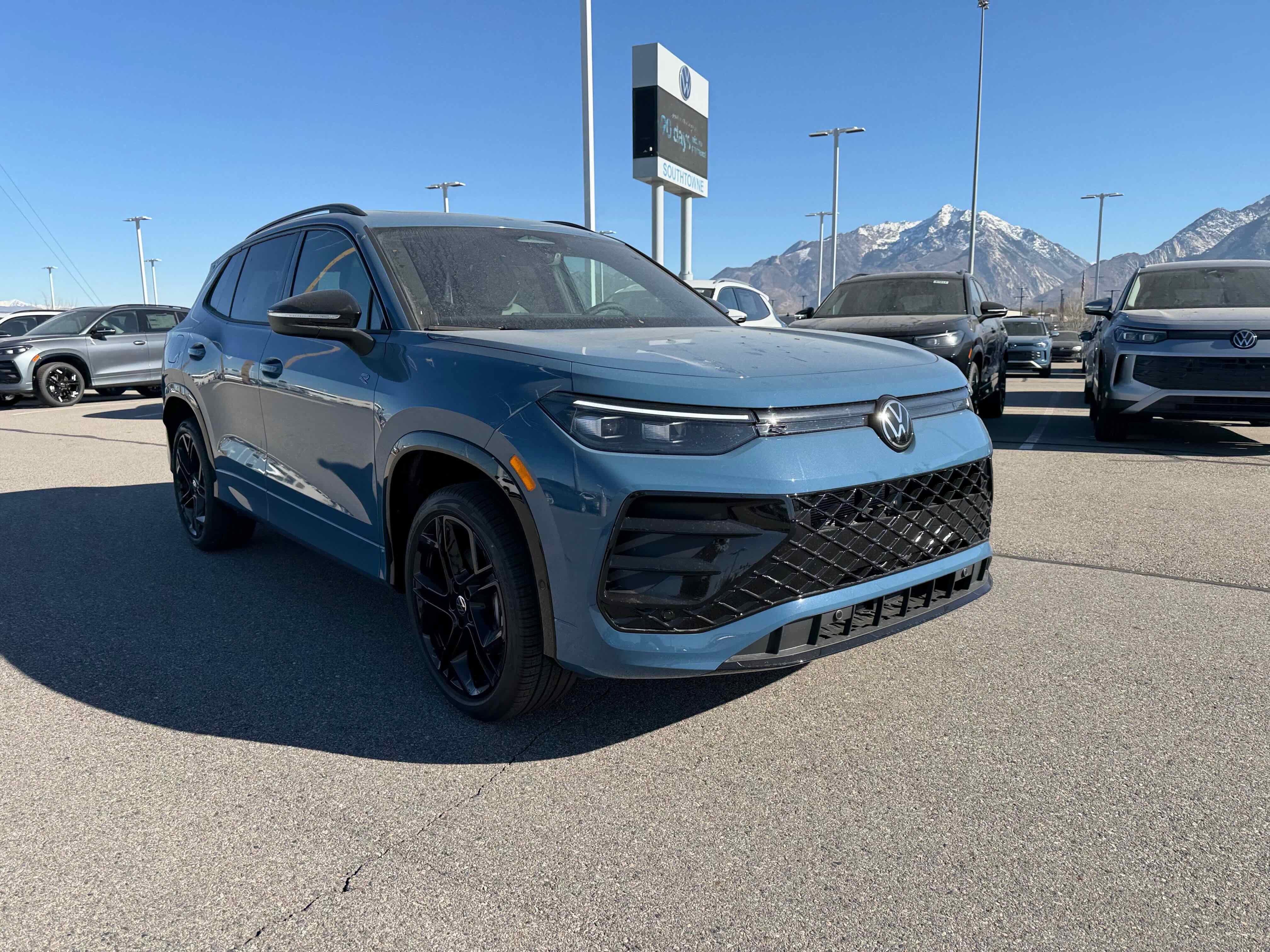 2026 Volkswagen Tiguan SE R-Line Black