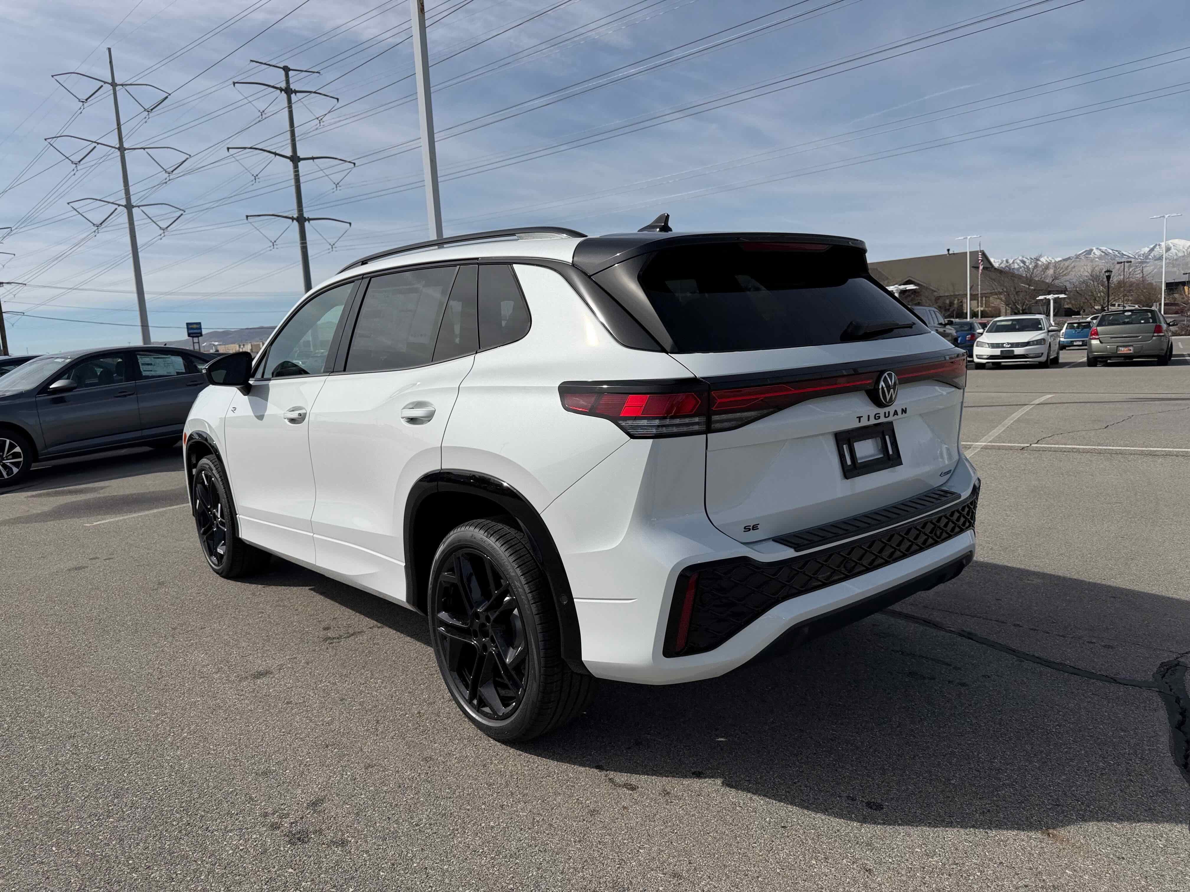 2026 Volkswagen Tiguan SE R-Line Black