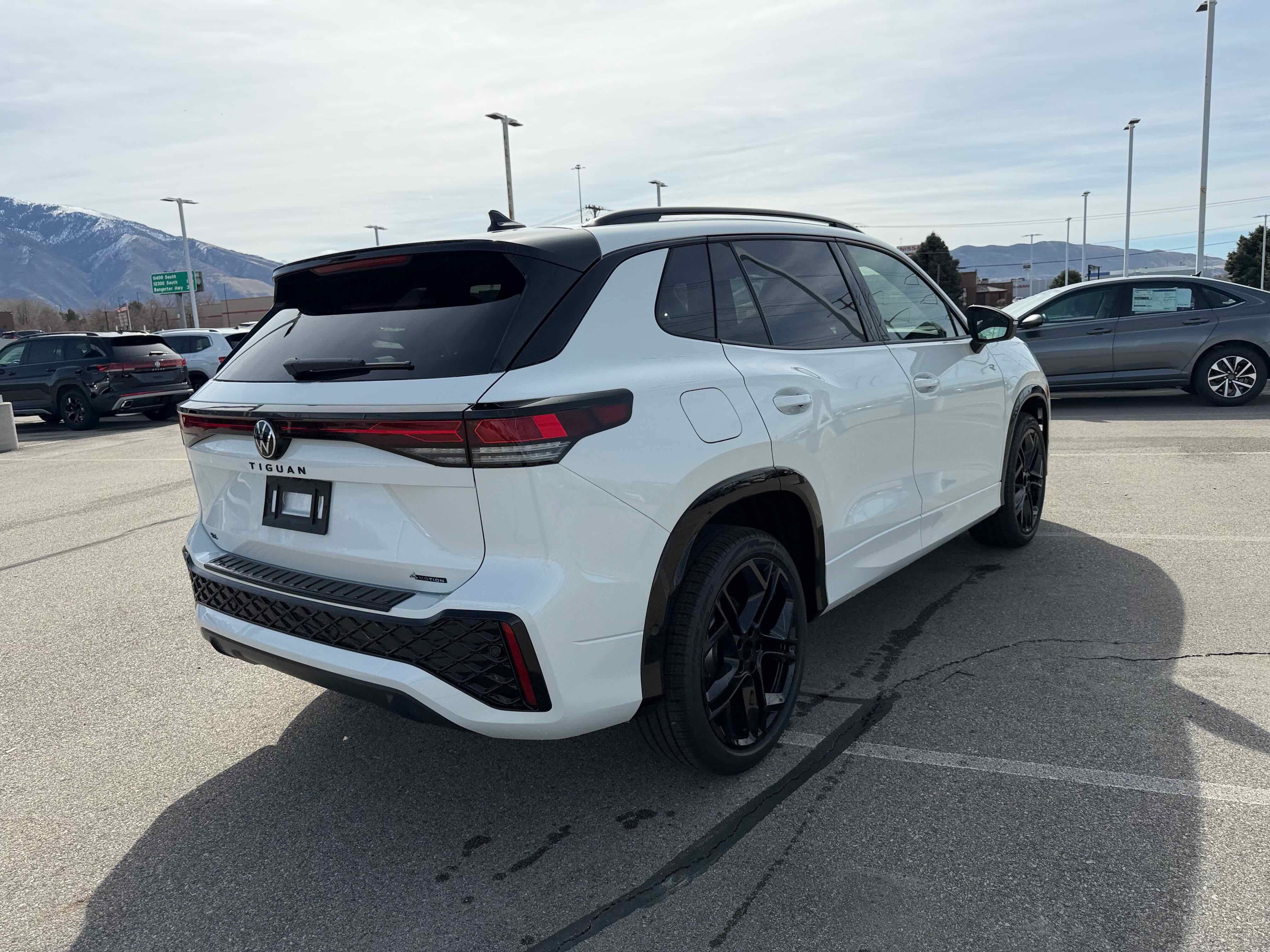 2026 Volkswagen Tiguan SE R-Line Black