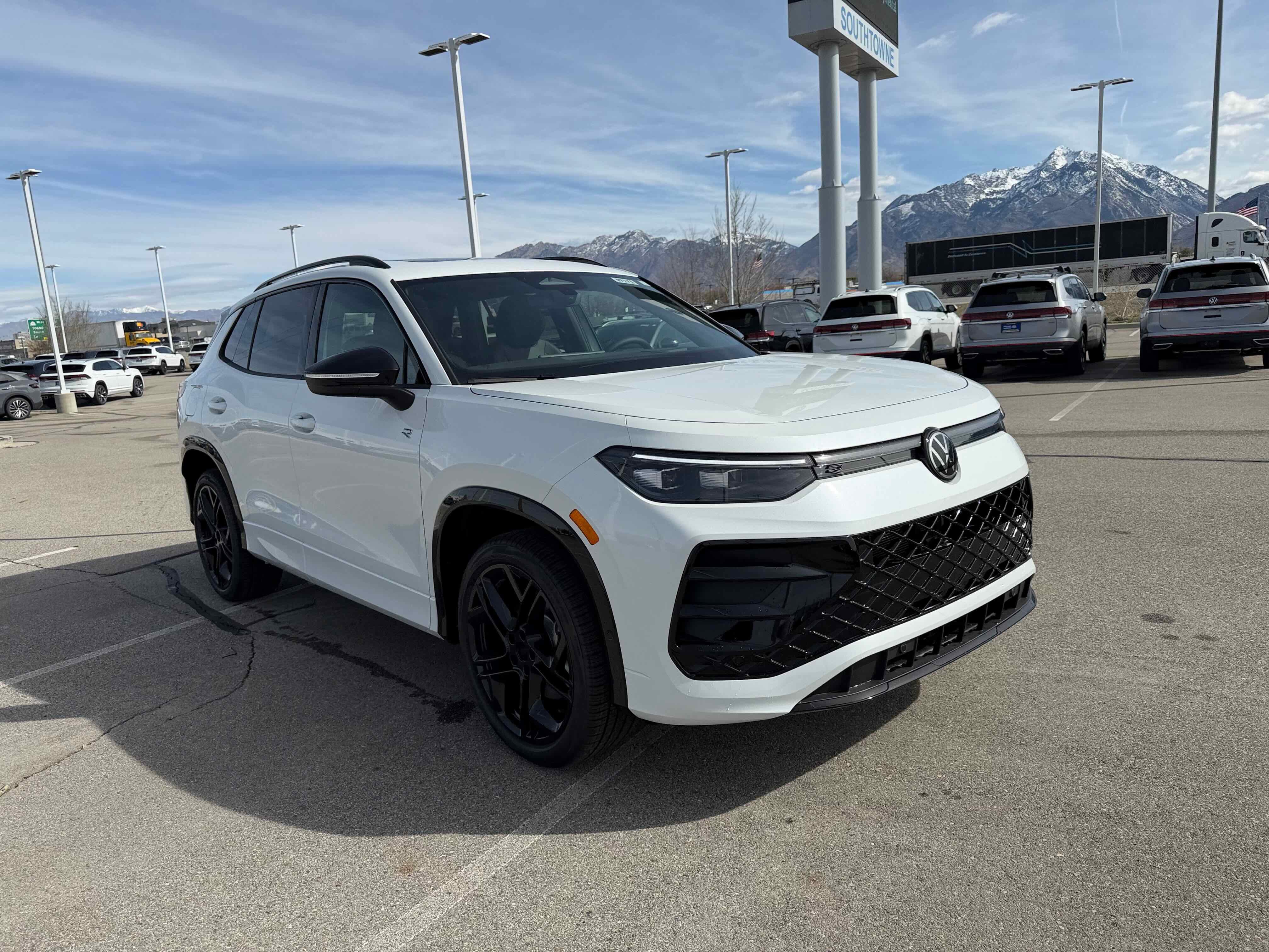 2026 Volkswagen Tiguan SE R-Line Black