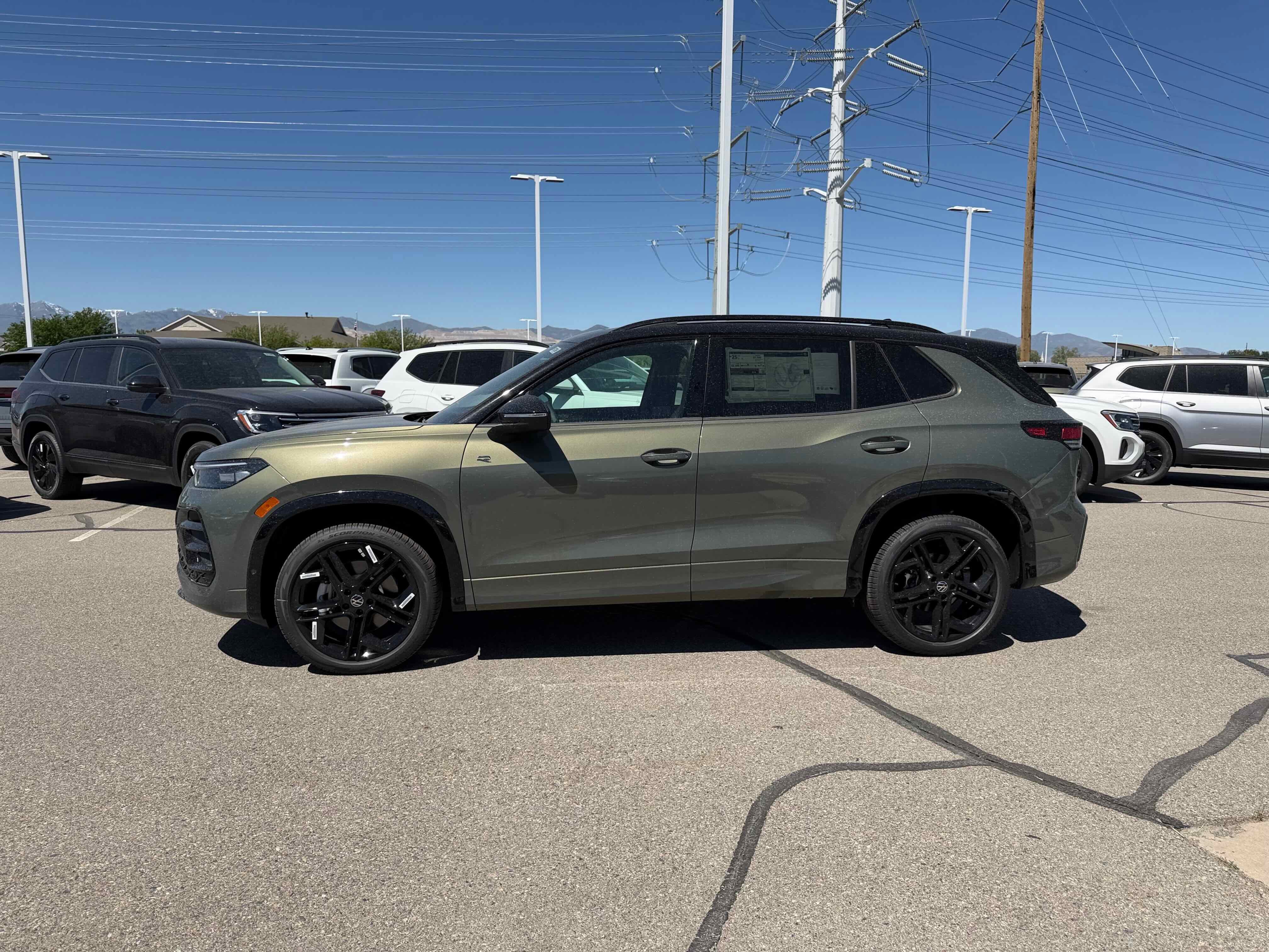 2026 Volkswagen Tiguan SE R-Line Black