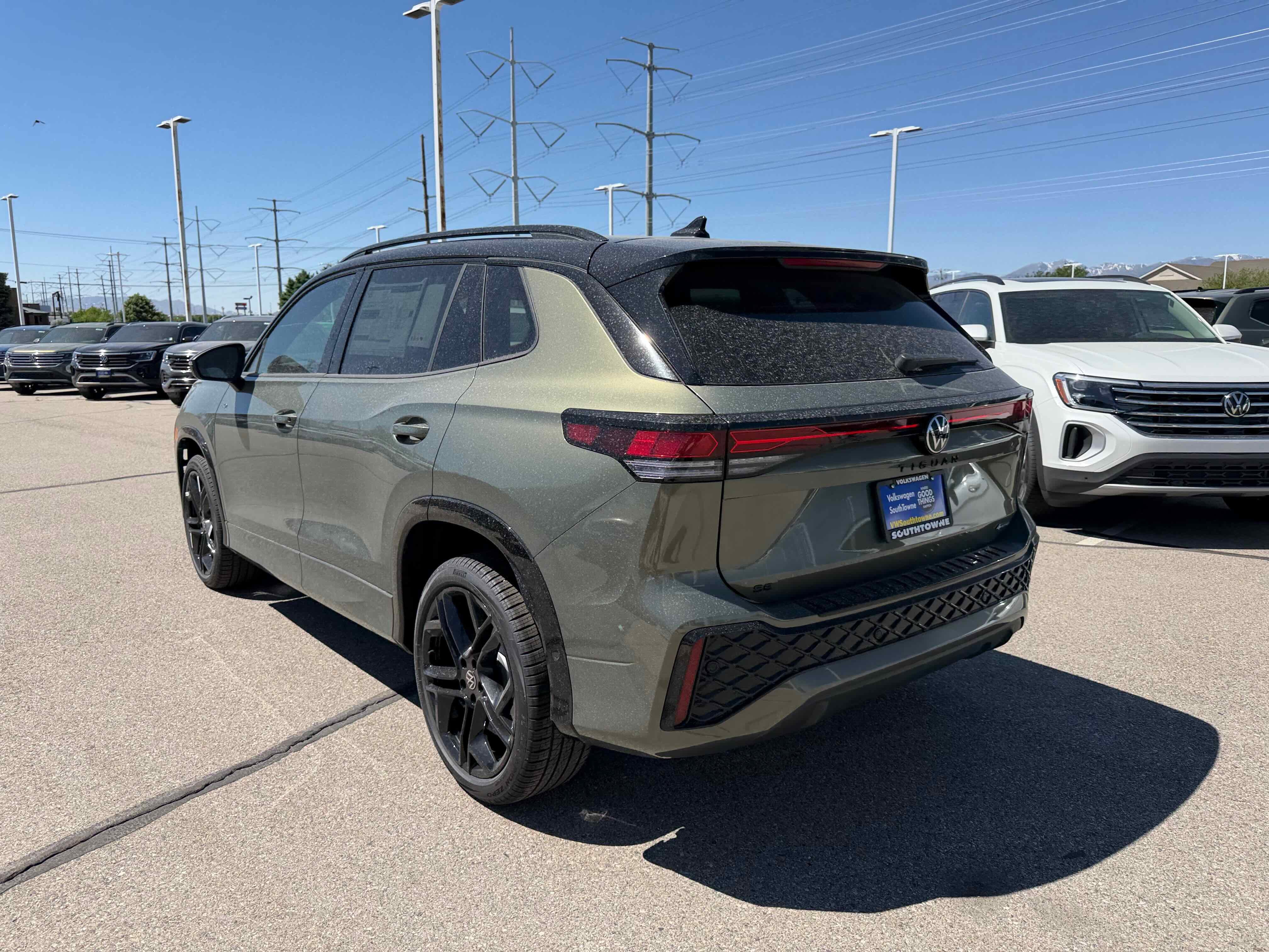 2026 Volkswagen Tiguan SE R-Line Black