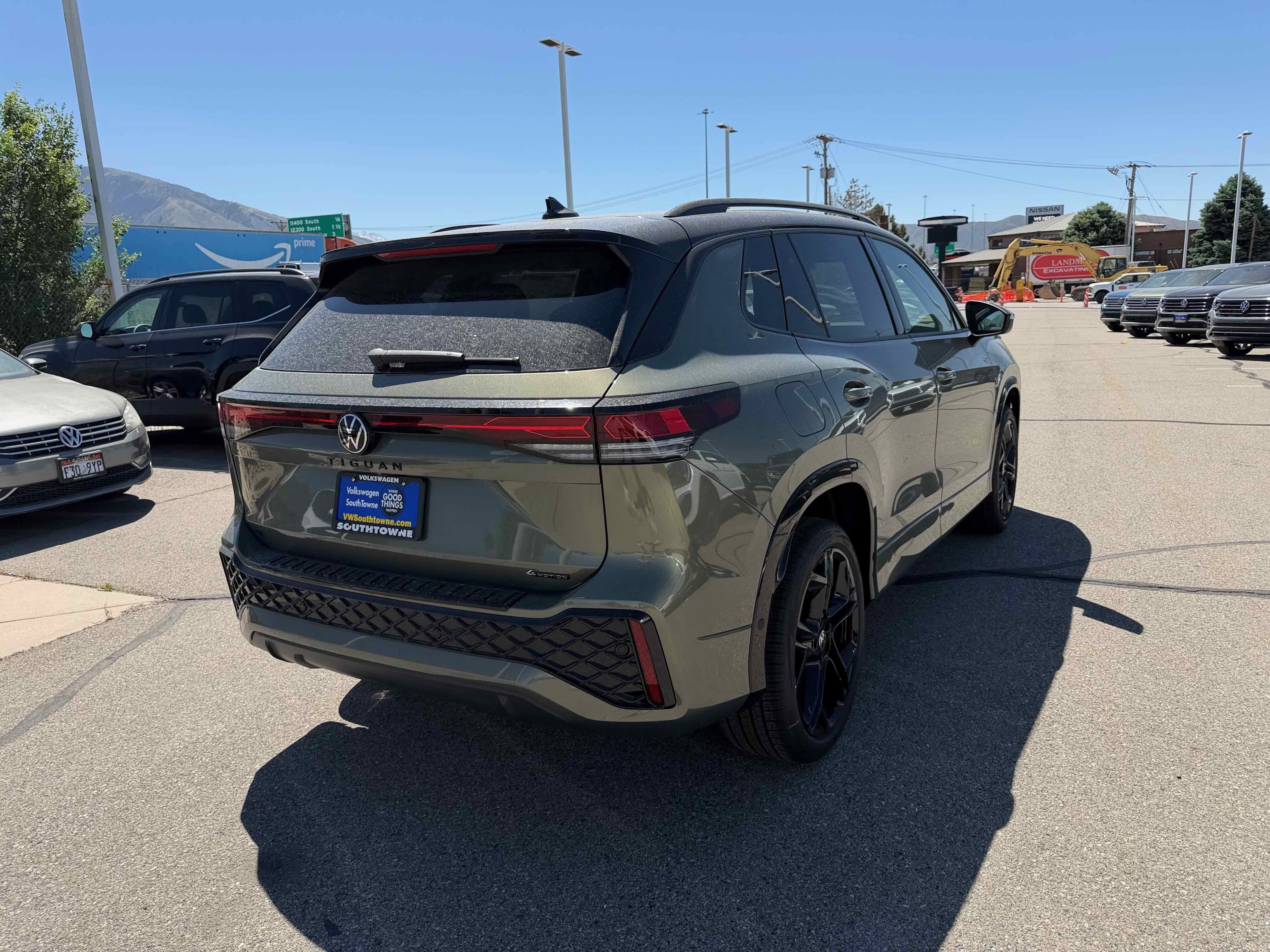2026 Volkswagen Tiguan SE R-Line Black