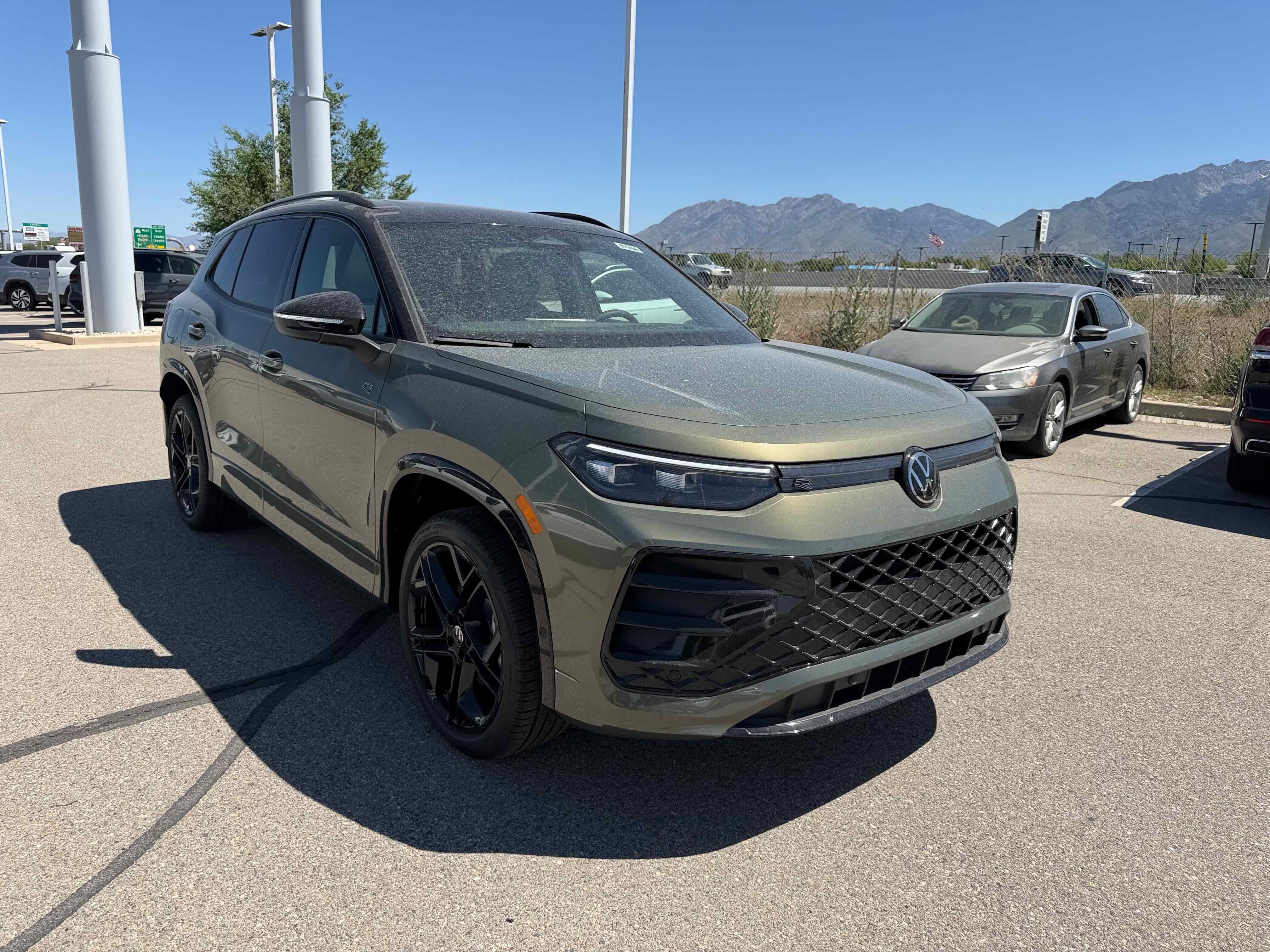 2026 Volkswagen Tiguan SE R-Line Black